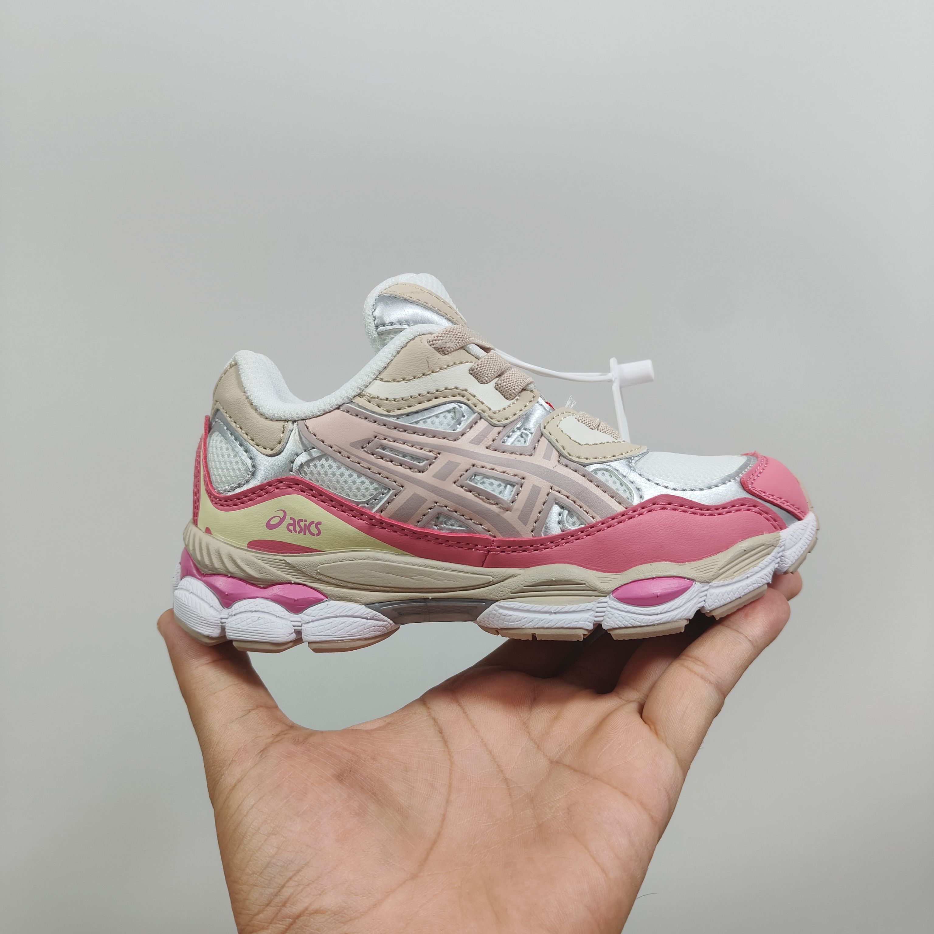 图片[3]-新款出货放 A家亚瑟nyc童鞋25秋冬缓震跑步鞋GEL胶柔韧舒适缓冲 尺码：儿童26-37码 兔子带松紧带 官方新品 买一单省几百块，就是现在 真的期待了好久，终于来咯👏🏻 囤起来开春必备❤️橡胶轻便组合防滑大底 松紧带设计，海玻璃鞋垫超舒适☁️ 经典老爹款式，潮范儿十足🆒 超爱的新品🆕自留推荐-选品中心