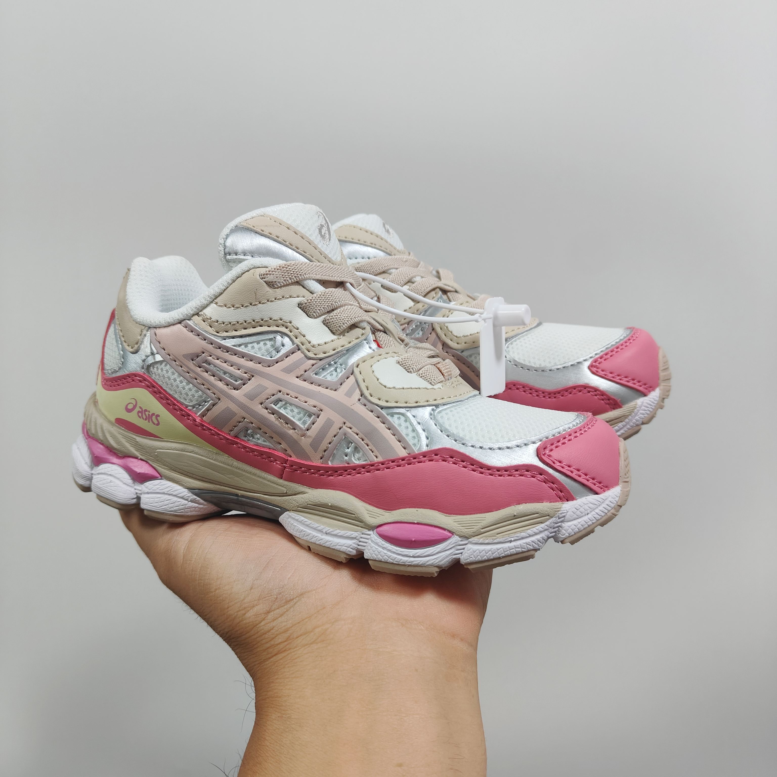 图片[2]-新款出货放 A家亚瑟nyc童鞋25秋冬缓震跑步鞋GEL胶柔韧舒适缓冲 尺码：儿童26-37码 兔子带松紧带 官方新品 买一单省几百块，就是现在 真的期待了好久，终于来咯👏🏻 囤起来开春必备❤️橡胶轻便组合防滑大底 松紧带设计，海玻璃鞋垫超舒适☁️ 经典老爹款式，潮范儿十足🆒 超爱的新品🆕自留推荐-选品中心