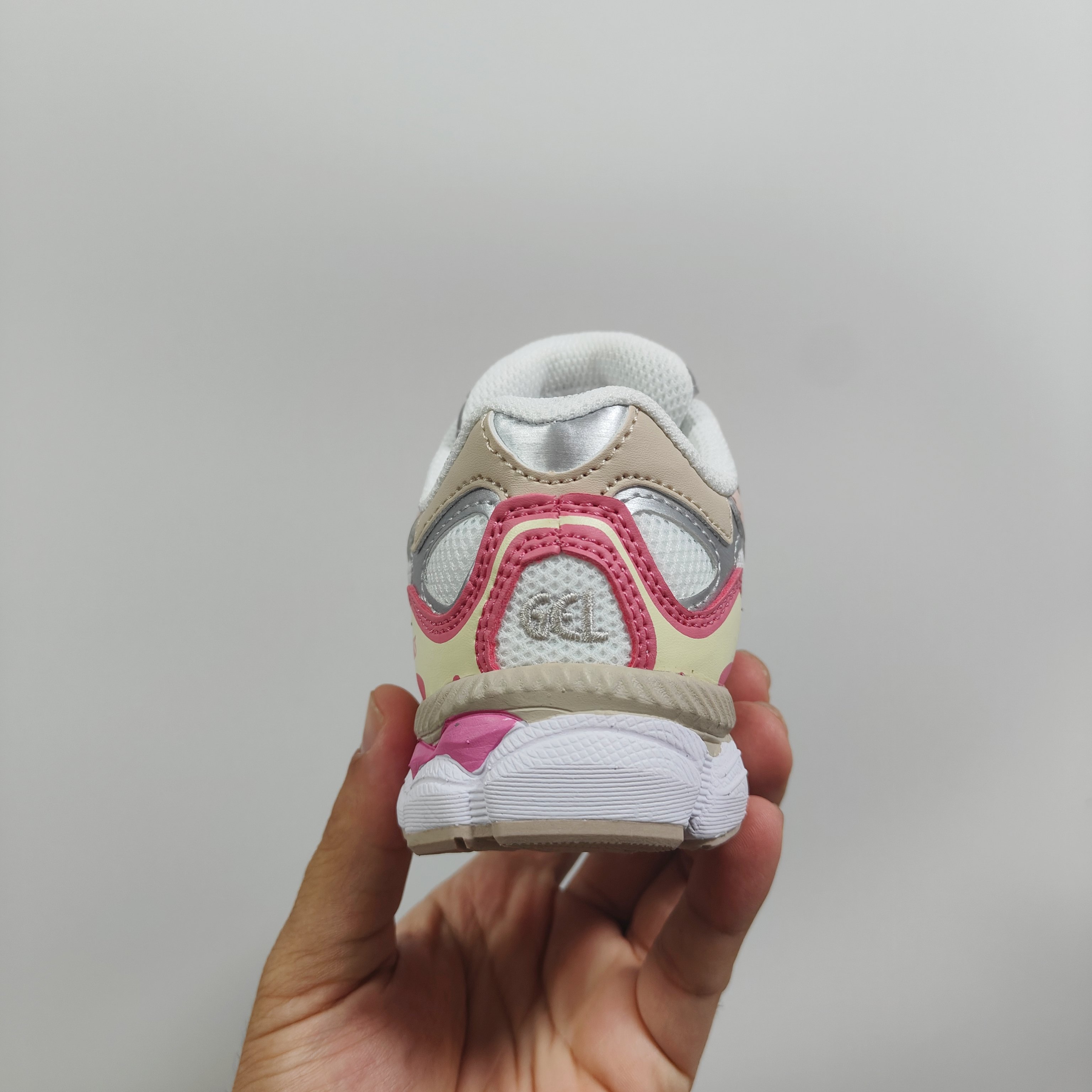 图片[5]-新款出货放 A家亚瑟nyc童鞋25秋冬缓震跑步鞋GEL胶柔韧舒适缓冲 尺码：儿童26-37码 兔子带松紧带 官方新品 买一单省几百块，就是现在 真的期待了好久，终于来咯👏🏻 囤起来开春必备❤️橡胶轻便组合防滑大底 松紧带设计，海玻璃鞋垫超舒适☁️ 经典老爹款式，潮范儿十足🆒 超爱的新品🆕自留推荐-选品中心