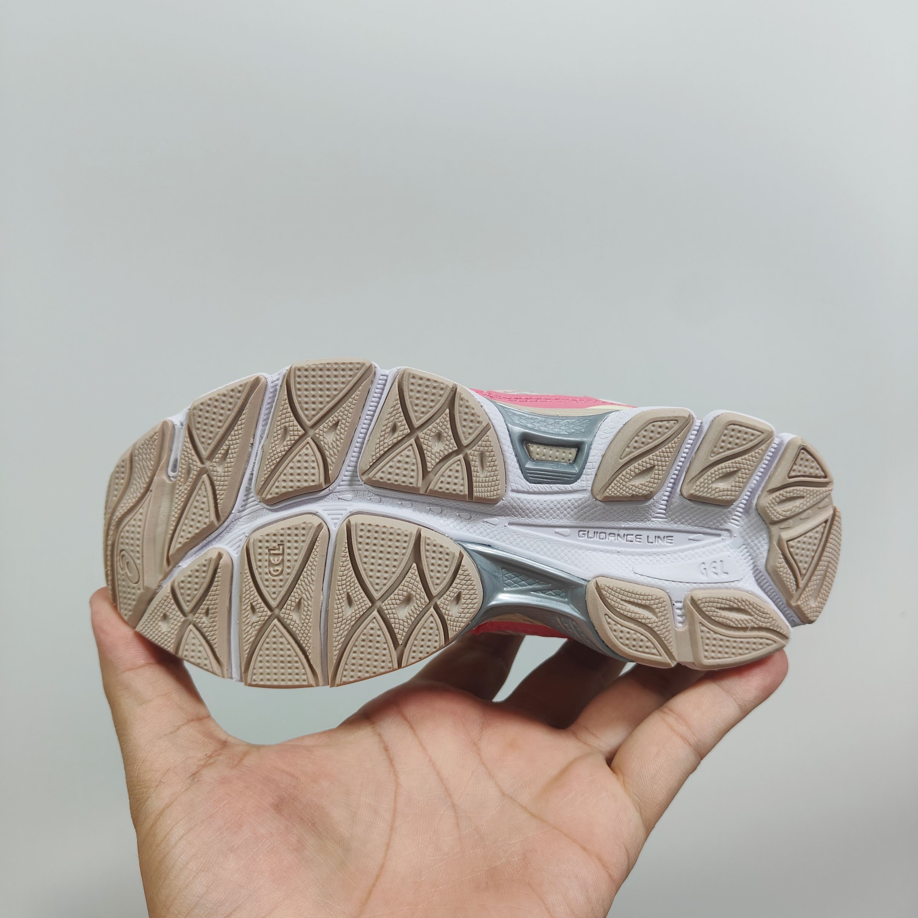 图片[6]-新款出货放 A家亚瑟nyc童鞋25秋冬缓震跑步鞋GEL胶柔韧舒适缓冲 尺码：儿童26-37码 兔子带松紧带 官方新品 买一单省几百块，就是现在 真的期待了好久，终于来咯👏🏻 囤起来开春必备❤️橡胶轻便组合防滑大底 松紧带设计，海玻璃鞋垫超舒适☁️ 经典老爹款式，潮范儿十足🆒 超爱的新品🆕自留推荐-选品中心