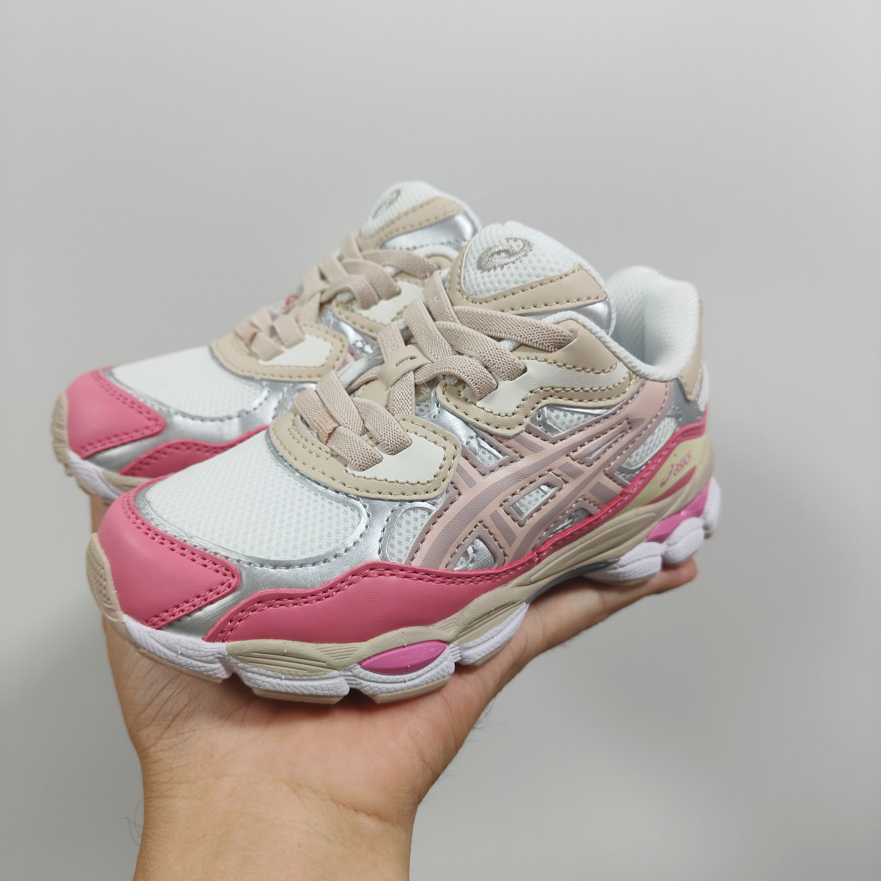 图片[8]-新款出货放 A家亚瑟nyc童鞋25秋冬缓震跑步鞋GEL胶柔韧舒适缓冲 尺码：儿童26-37码 兔子带松紧带 官方新品 买一单省几百块，就是现在 真的期待了好久，终于来咯👏🏻 囤起来开春必备❤️橡胶轻便组合防滑大底 松紧带设计，海玻璃鞋垫超舒适☁️ 经典老爹款式，潮范儿十足🆒 超爱的新品🆕自留推荐-选品中心