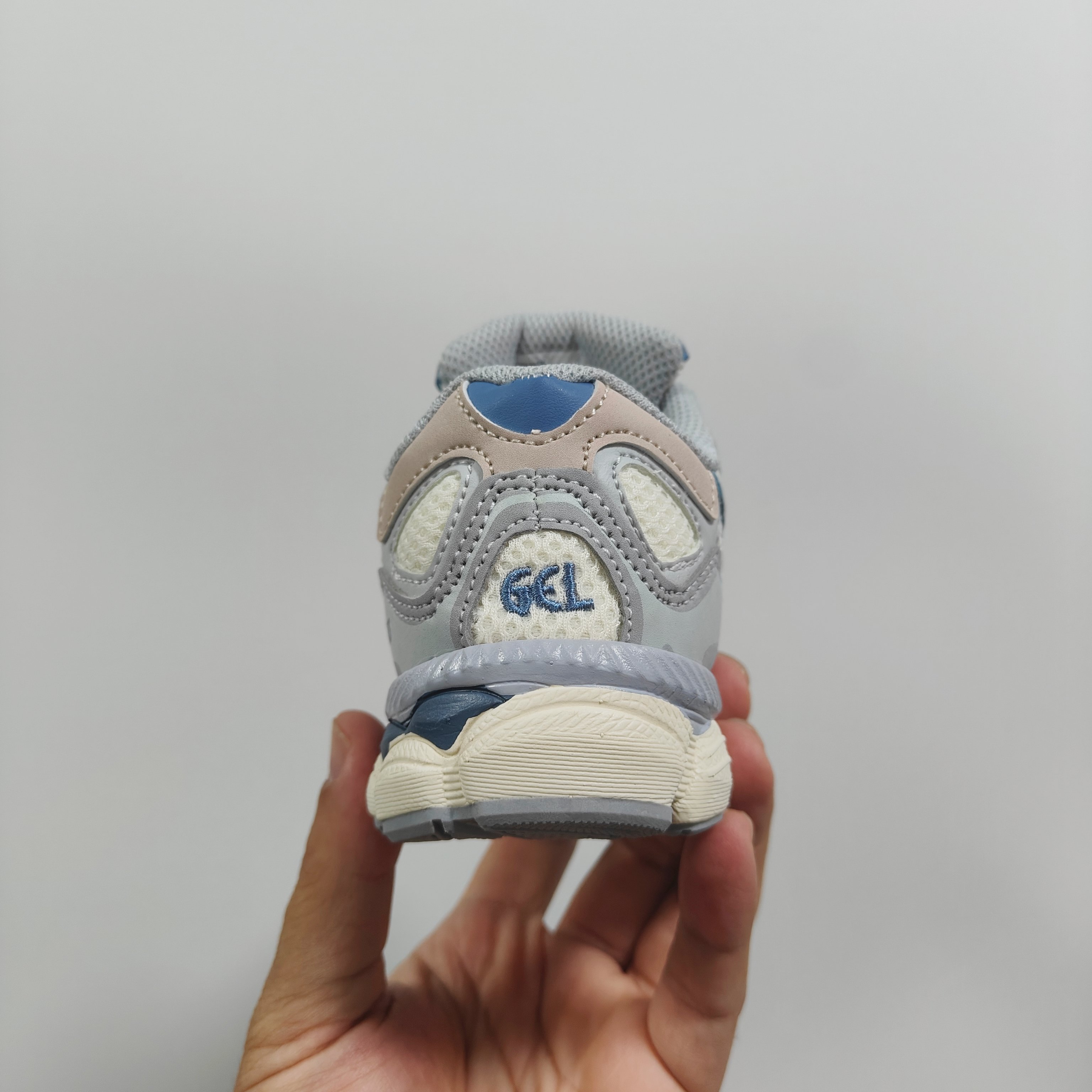 图片[5]-新款出货放 A家亚瑟nyc童鞋25秋冬缓震跑步鞋GEL胶柔韧舒适缓冲 尺码：儿童26-37码 兔子带松紧带 官方新品 买一单省几百块，就是现在 真的期待了好久，终于来咯👏🏻 囤起来开春必备❤️橡胶轻便组合防滑大底 松紧带设计，海玻璃鞋垫超舒适☁️ 经典老爹款式，潮范儿十足🆒 超爱的新品🆕自留推荐-选品中心