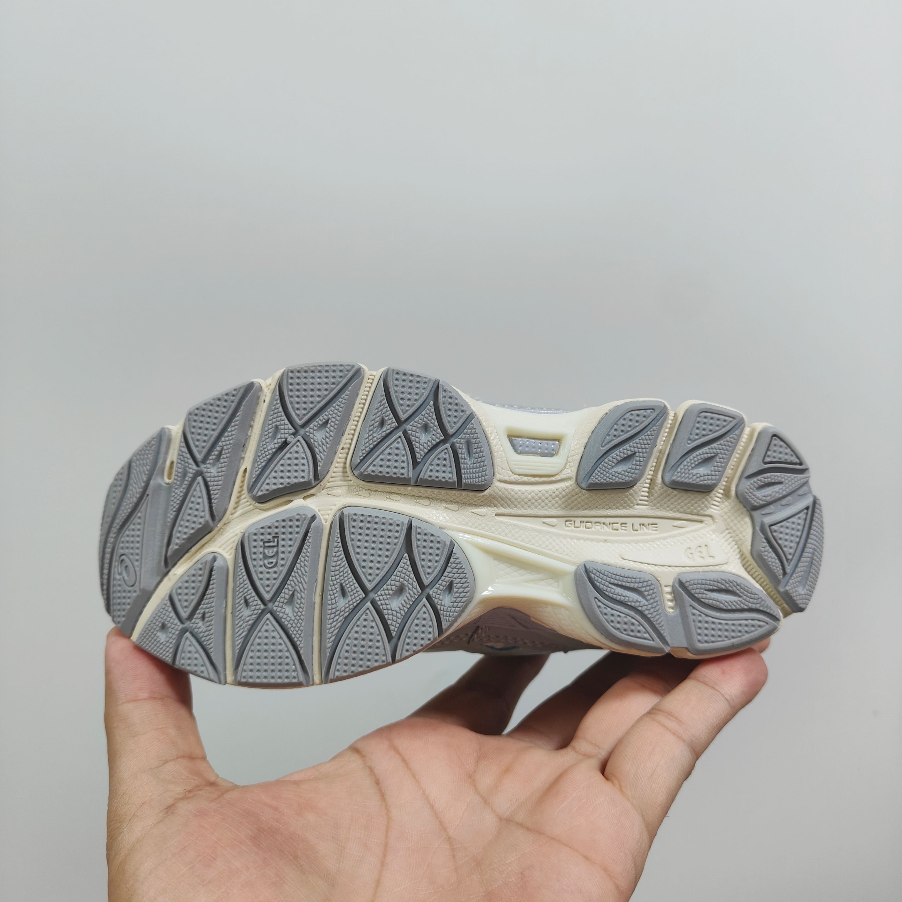 图片[6]-新款出货放 A家亚瑟nyc童鞋25秋冬缓震跑步鞋GEL胶柔韧舒适缓冲 尺码：儿童26-37码 兔子带松紧带 官方新品 买一单省几百块，就是现在 真的期待了好久，终于来咯👏🏻 囤起来开春必备❤️橡胶轻便组合防滑大底 松紧带设计，海玻璃鞋垫超舒适☁️ 经典老爹款式，潮范儿十足🆒 超爱的新品🆕自留推荐-选品中心