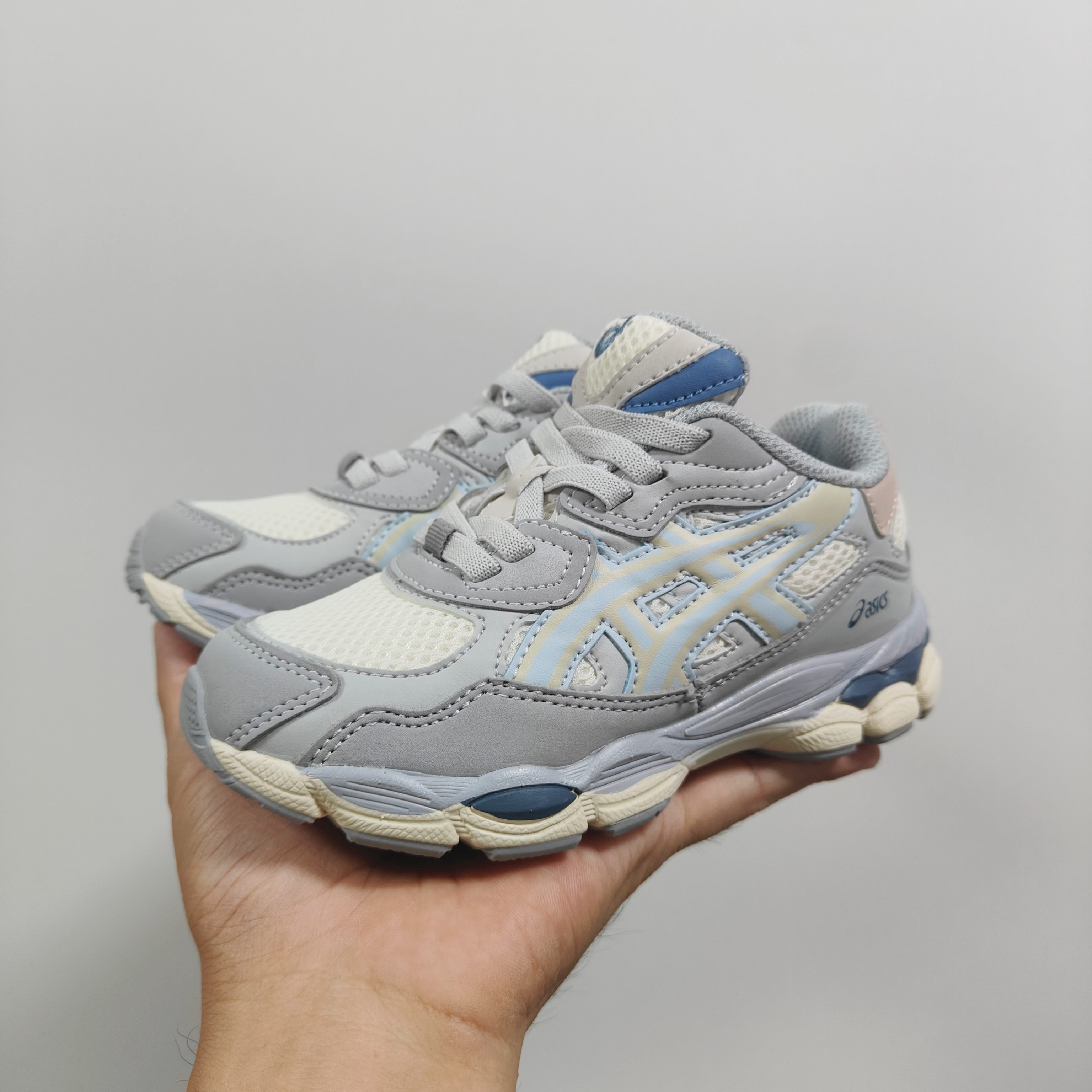 图片[8]-新款出货放 A家亚瑟nyc童鞋25秋冬缓震跑步鞋GEL胶柔韧舒适缓冲 尺码：儿童26-37码 兔子带松紧带 官方新品 买一单省几百块，就是现在 真的期待了好久，终于来咯👏🏻 囤起来开春必备❤️橡胶轻便组合防滑大底 松紧带设计，海玻璃鞋垫超舒适☁️ 经典老爹款式，潮范儿十足🆒 超爱的新品🆕自留推荐-选品中心