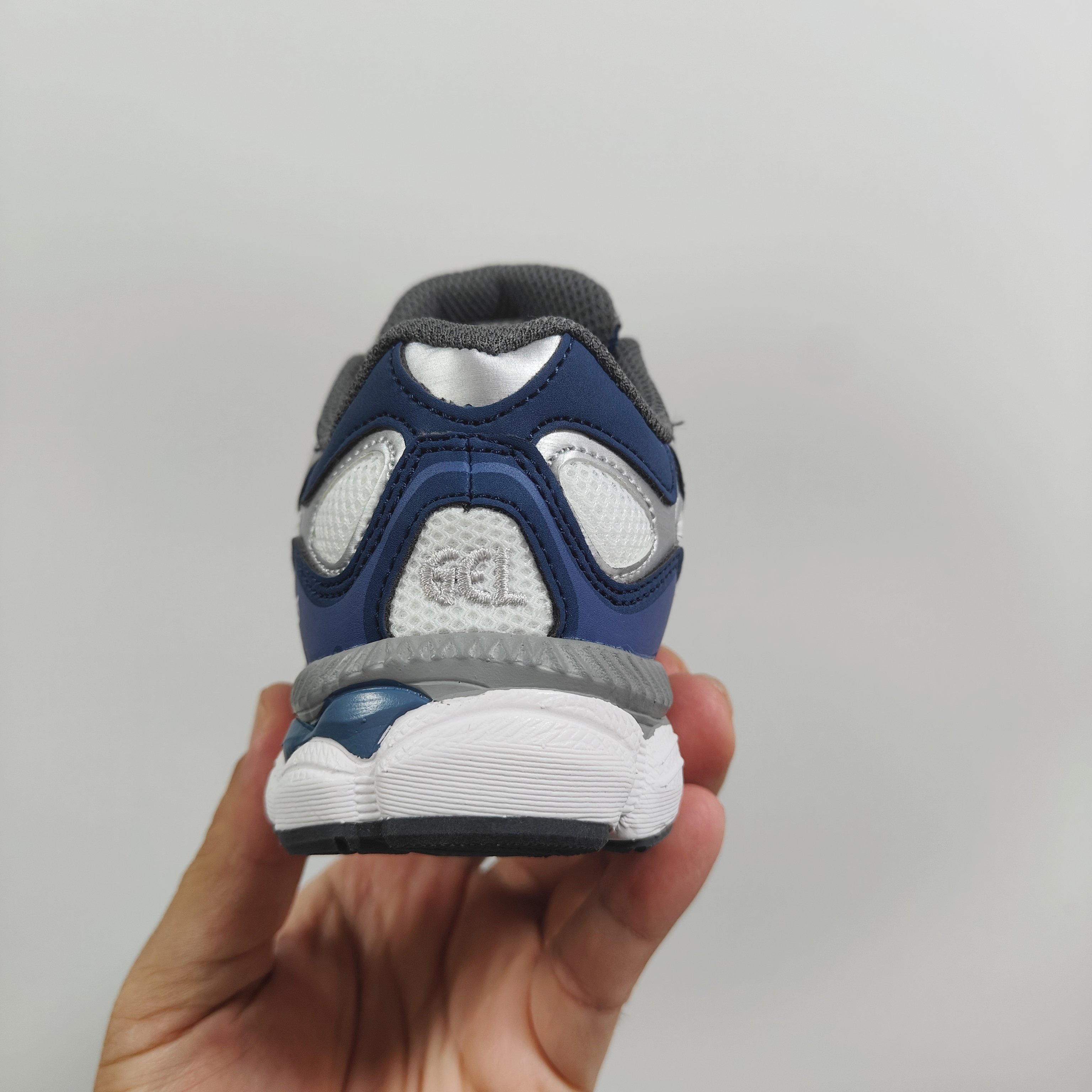 图片[5]-新款出货放 A家亚瑟nyc童鞋25秋冬缓震跑步鞋GEL胶柔韧舒适缓冲 尺码：儿童26-37码 兔子带松紧带 官方新品 买一单省几百块，就是现在 真的期待了好久，终于来咯👏🏻 囤起来开春必备❤️橡胶轻便组合防滑大底 松紧带设计，海玻璃鞋垫超舒适☁️ 经典老爹款式，潮范儿十足🆒 超爱的新品🆕自留推荐-选品中心