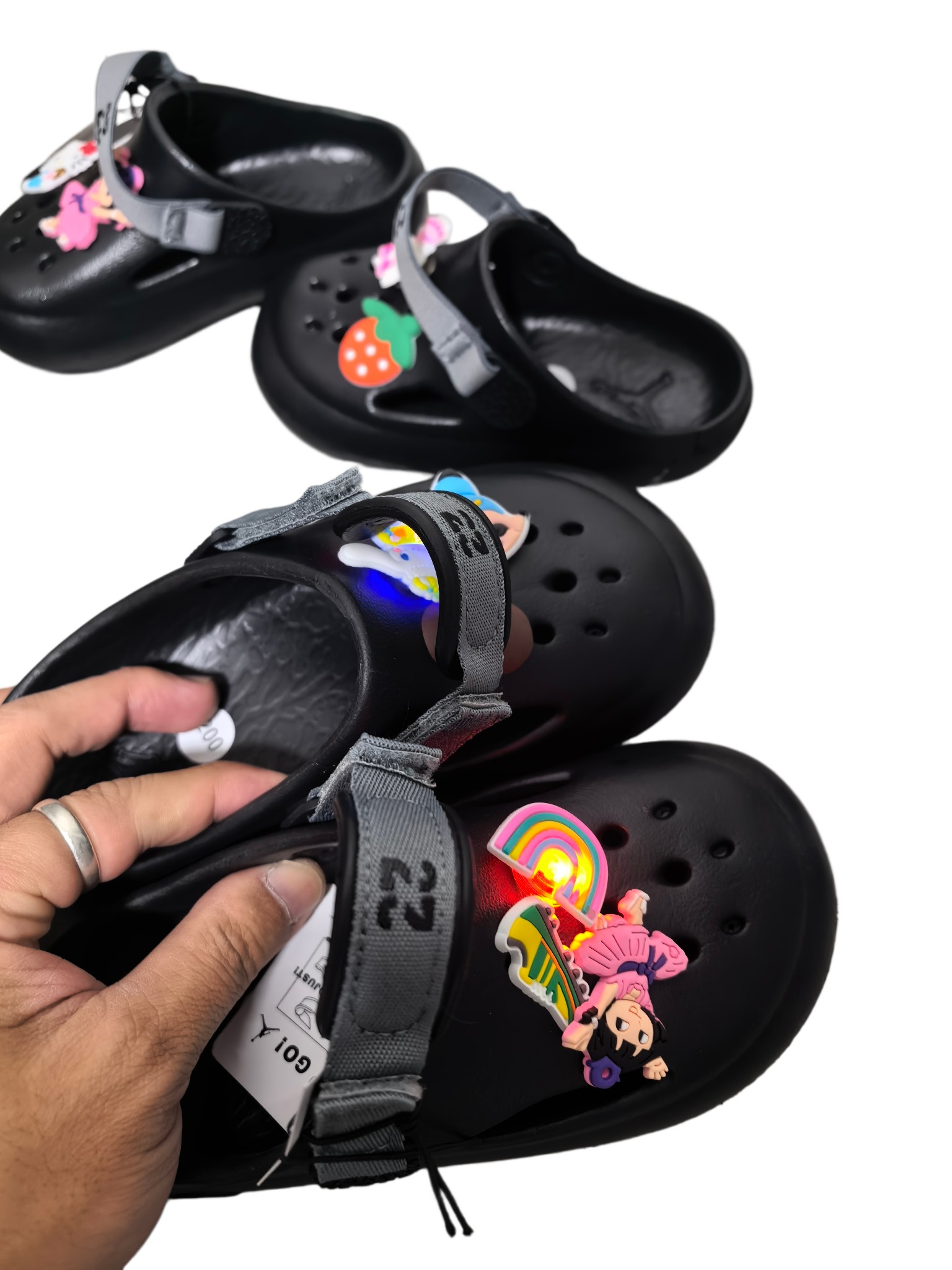NO:754040,Need accessories Jordan Hydrip children's hole-in-the-wall sandals 22-35. The soles for older children are combined. The accessories can be illuminated. The shoes themselves have no accessories, lighting effect pictures, slippers, sandals, sandals, slippers,19860909需要配件 乔丹 Hydrip 儿童洞洞凉鞋22-35 大童鞋底有组合的 配件是可以发光的.鞋子本身没有配件, 灯光效果图,拖鞋，凉鞋,sandals,slippers,,Children's
