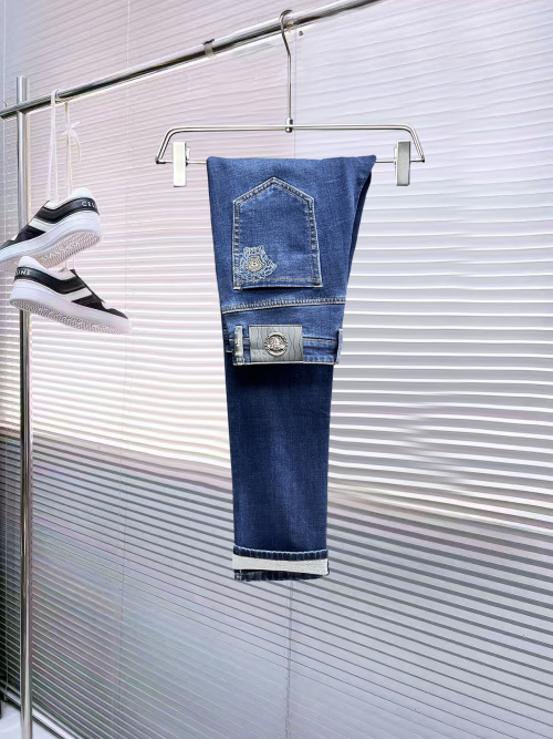 Versace Men's Slim Fit Jeans High-Quality Denim Pants Size 29-38 1 Versace Men's Slim Fit Jeans High-Quality Denim Pants Size 29-38