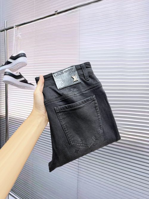 Louis Vuitton: High-Quality Black Denim Jeans for Men - Slim Fit, Sizes 29-38 1 Louis Vuitton: High-Quality Black Denim Jeans for Men - Slim Fit, Sizes 29-38