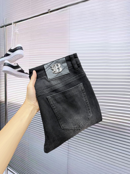 Burberry Men's Slim-Fit Denim Jeans with Logo Patch - Stylish & Comfortable 1 Burberry Men's Slim-Fit Denim Jeans with Logo Patch - Stylish & Comfortable