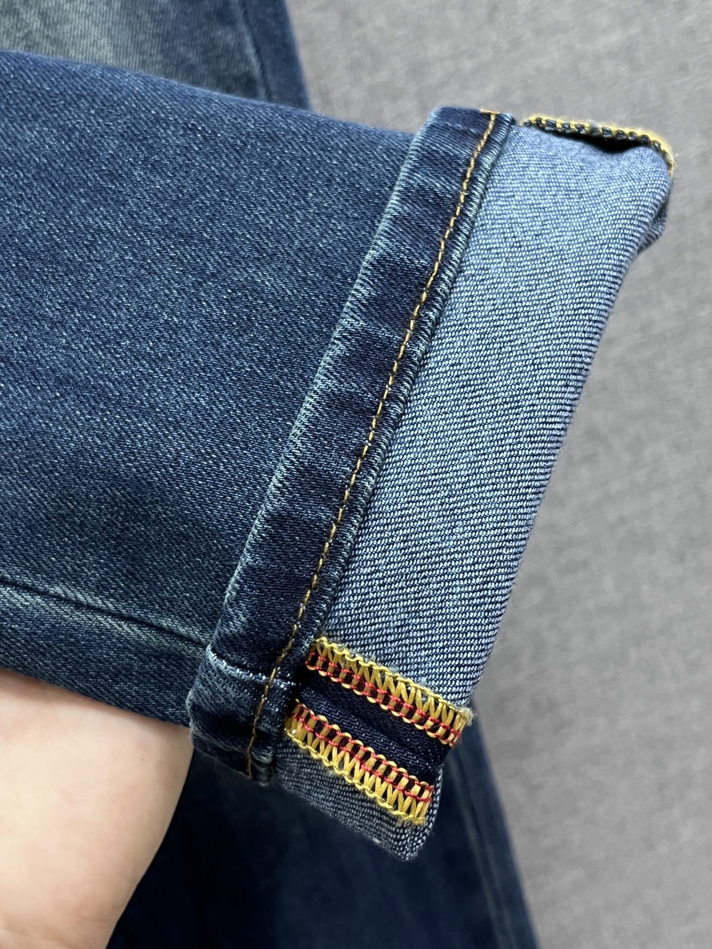 主推.秋冬新款.长期有货  P205.00【阿玛尼】高品质 2025官网高端新品🐂原单少数帅爆牛仔裤，百分百原单 👍百搭神器！今年最新流行的风格设计款式，采用进口棉花制作成的单宁布，上身舒适，剪裁设计挺拔有型！低调不失奢华 超有feel🌸上身精致跃然，简单就是美。完爆一切，型男必备单品！原版logo🔥个性 时尚    魅力👍码数：29-38           