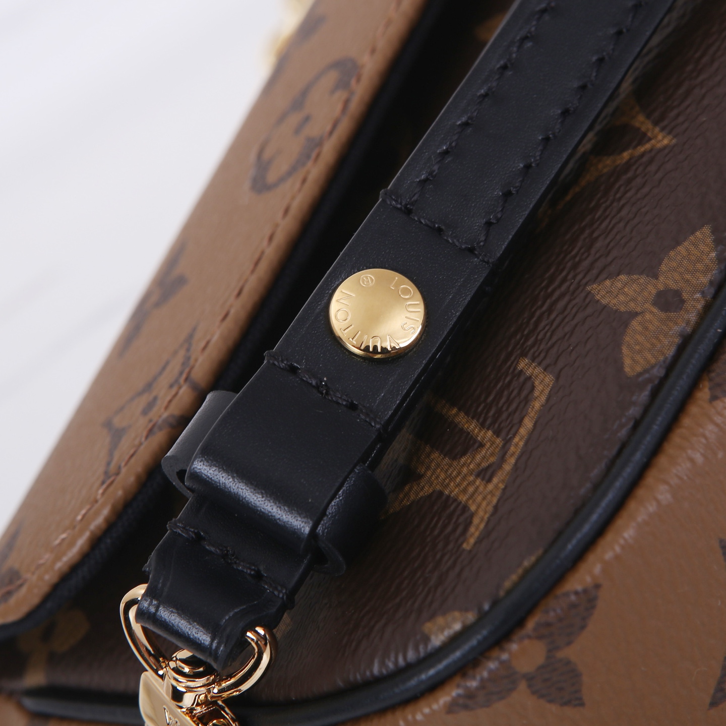 Louis Vuitton Wallet On Chain Ivy Monogram Reverse Canvas Crossbody Bag 12 i1747388258372 3100 0 10