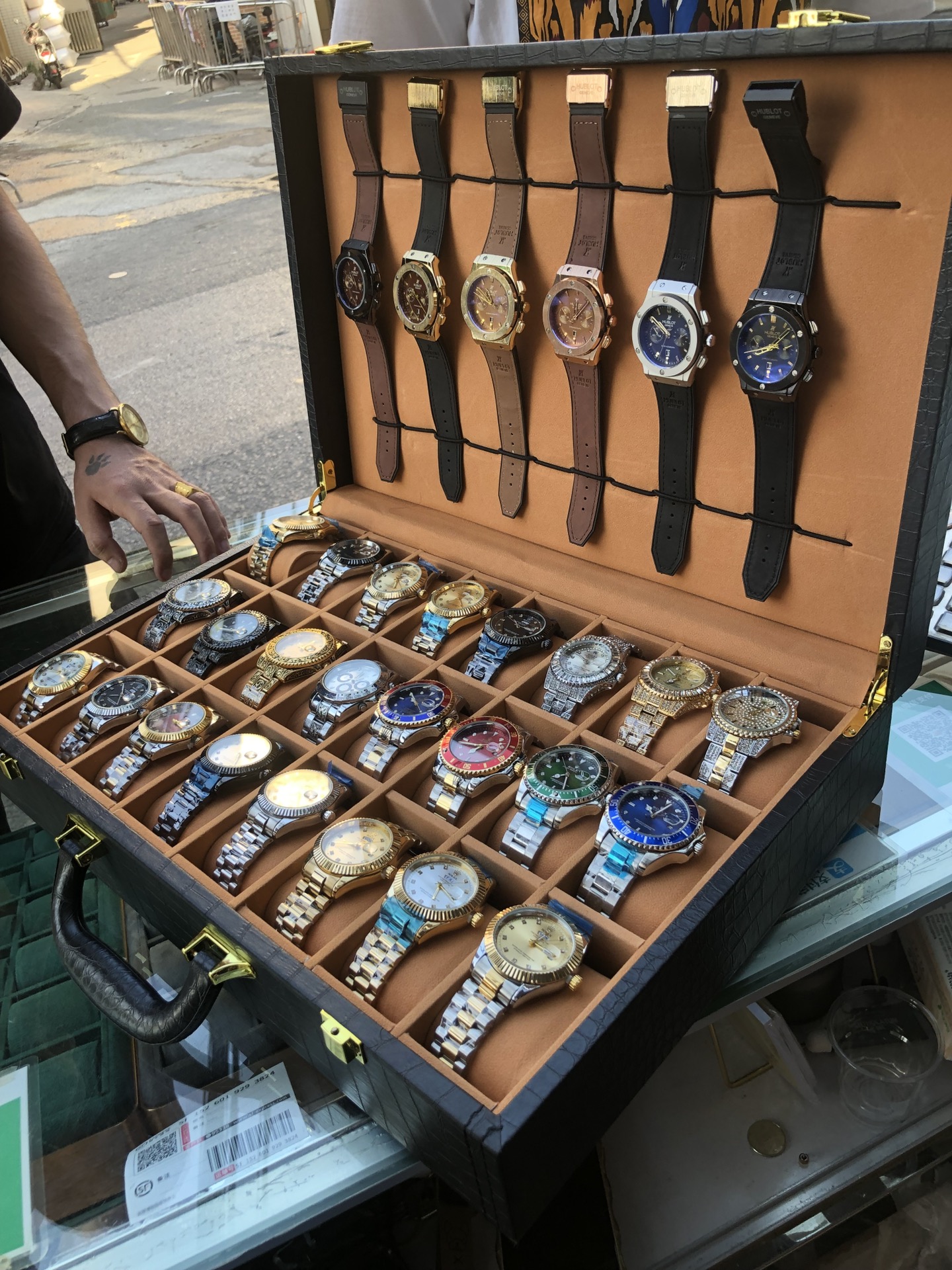 NO:711288,suitcase,19860909手提箱,,Watch