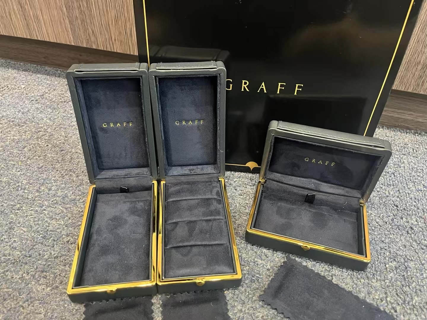 NO:711391,graff,19860909graff,,Watch