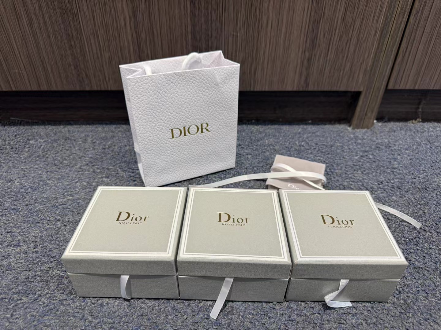 NO:711357,circle19860909doir,,Watch