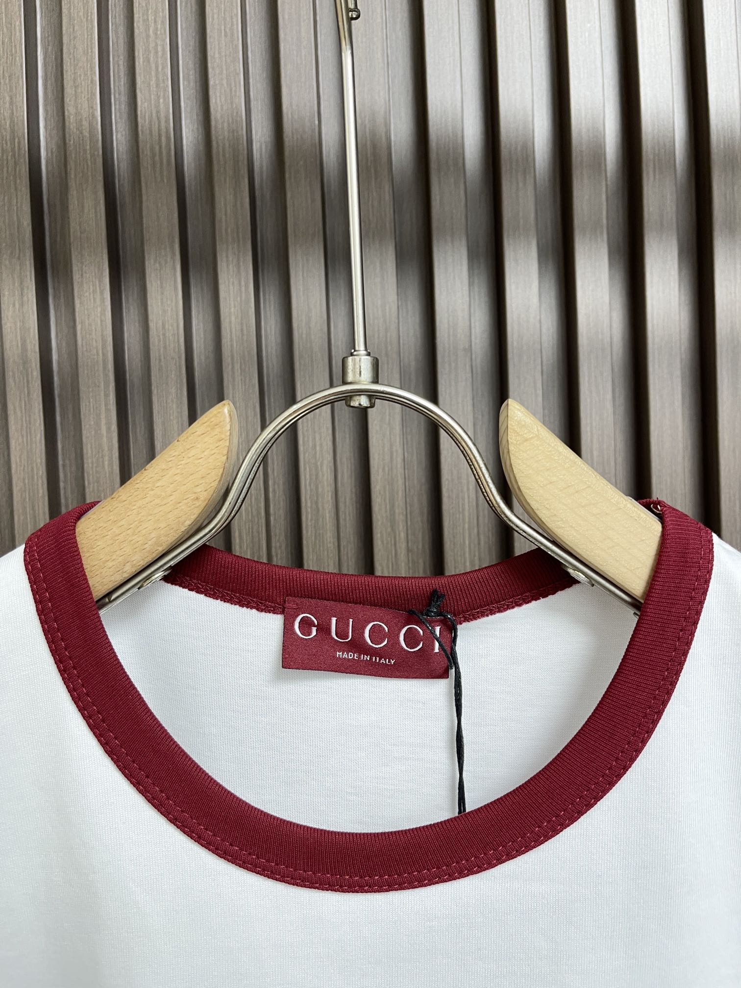 GUCCI2024SS春夏新款刺绣圆领短袖t恤质感高级透气舒适圆领撞色短袖酒红色双股螺纹领口袖口同样设计