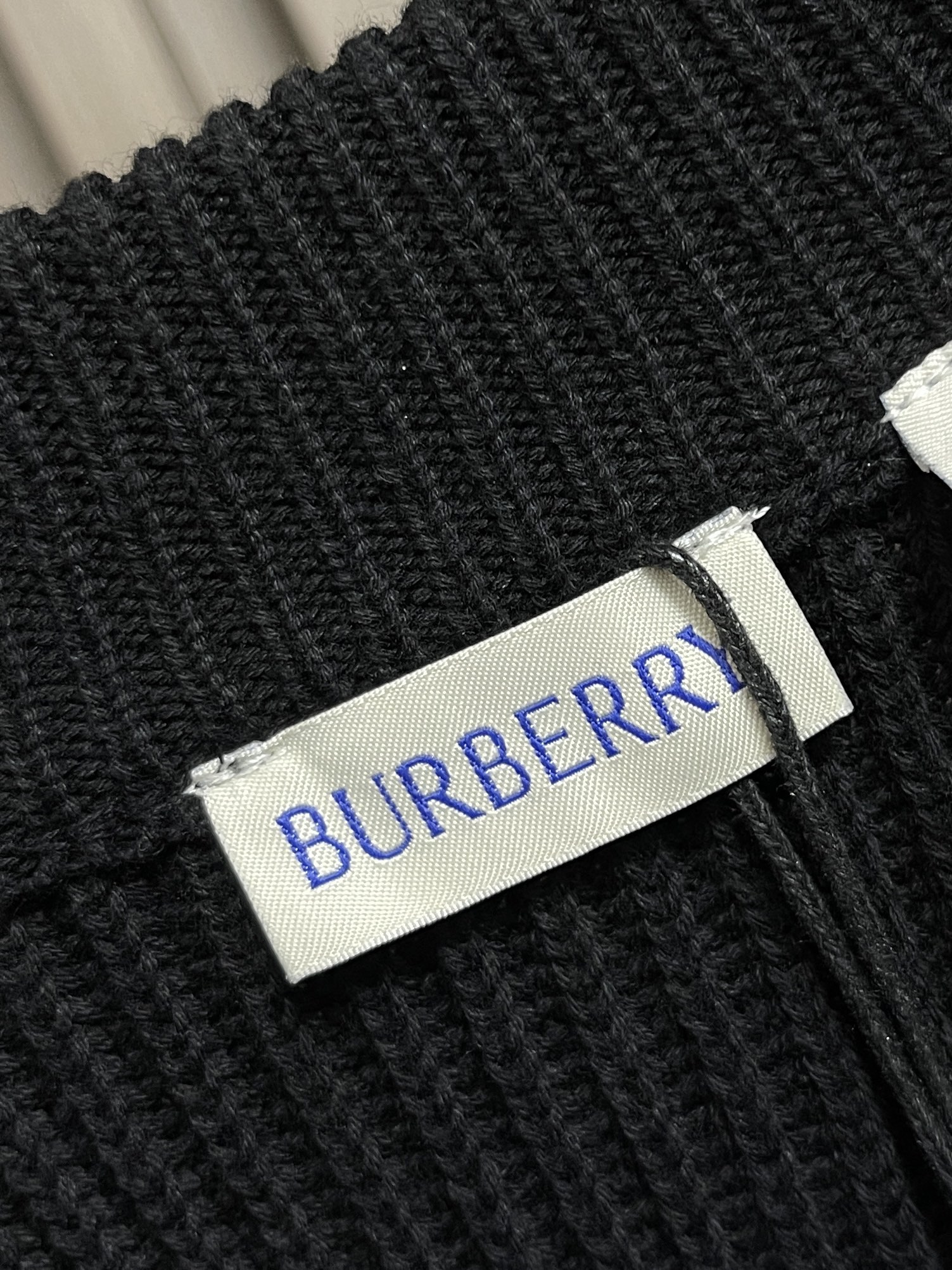 Burberry2024秋冬新品毛衣！螺纹式针织毛衫面料采用全精梳长绒棉经过丝光处理后滑爽柔软贴身做工采