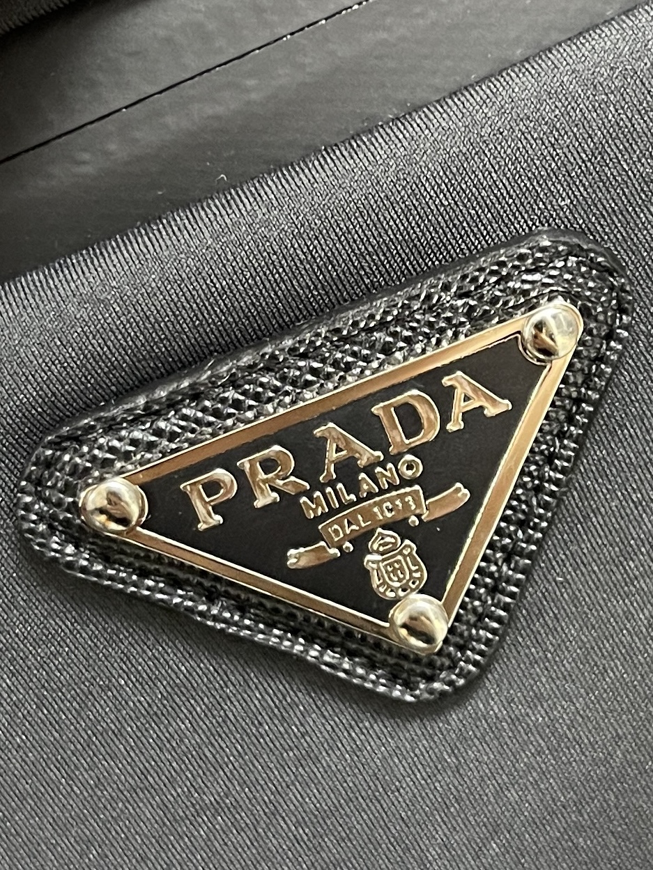 PRADA2024SS三角标logo运动休闲卫裤定制原版专属面料面料舒适透气,松紧腰头,双侧插口袋设计！