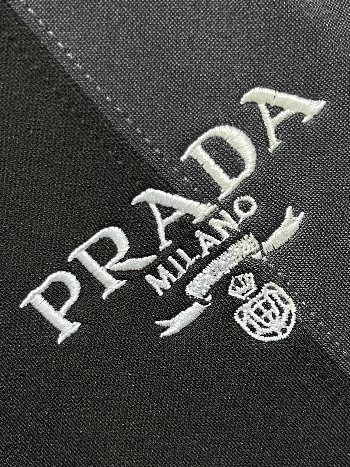 PRADA2024SS新款经典撞色logo休闲卫裤完美裤型休闲百搭款定制原版面料手感细腻顺滑柔软舒适感爆