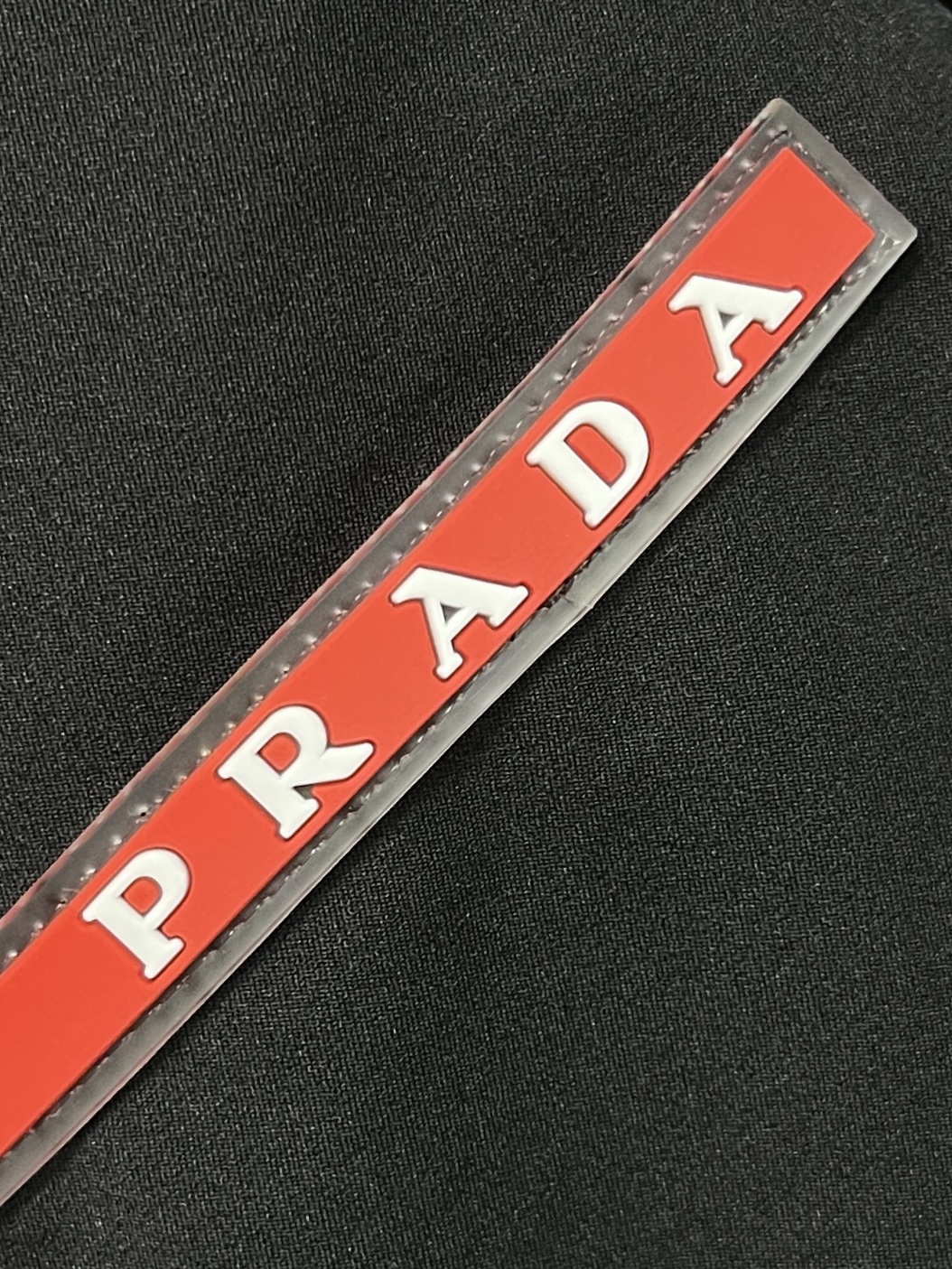 Prada2024fwlineProssP系列羽绒服全防水压胶工艺！这款防水透气性能皆佳的羽绒服采用ko