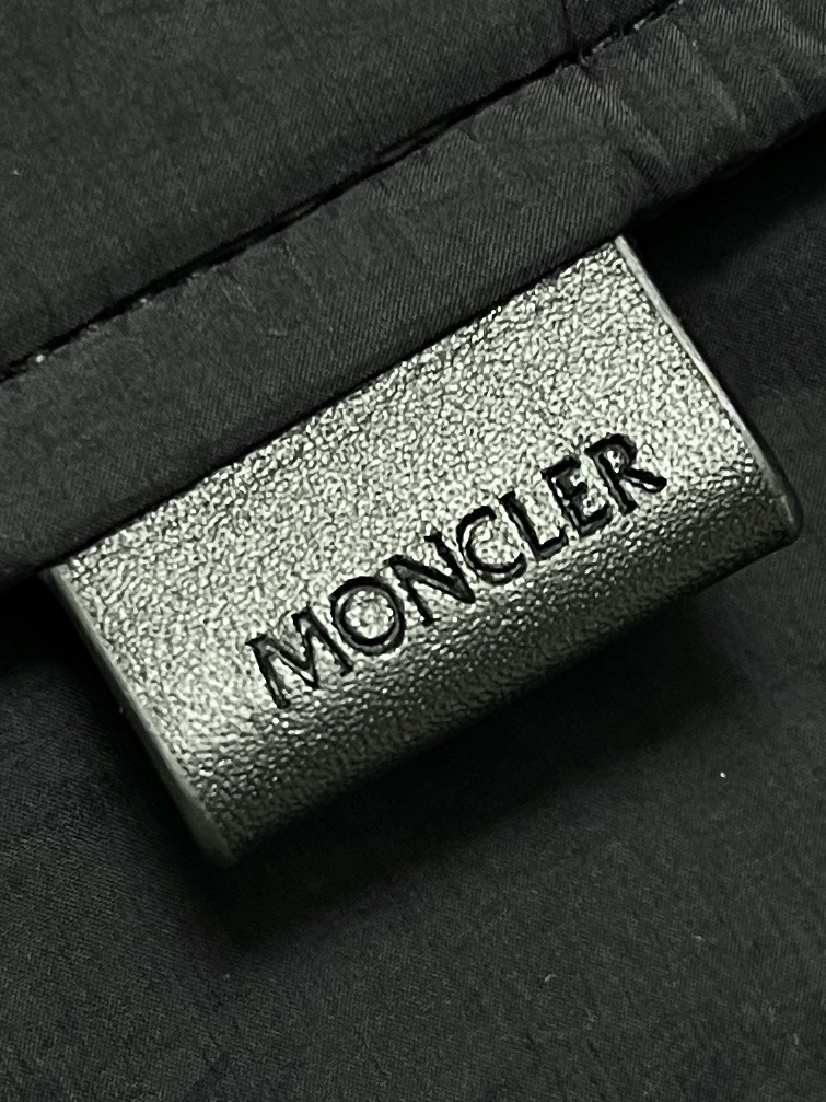 moncleriseran羽绒外套演绎现代式袖标15d高密功能性5防面料轻薄羽绒填充男士款高奢白鸭绒羽绒