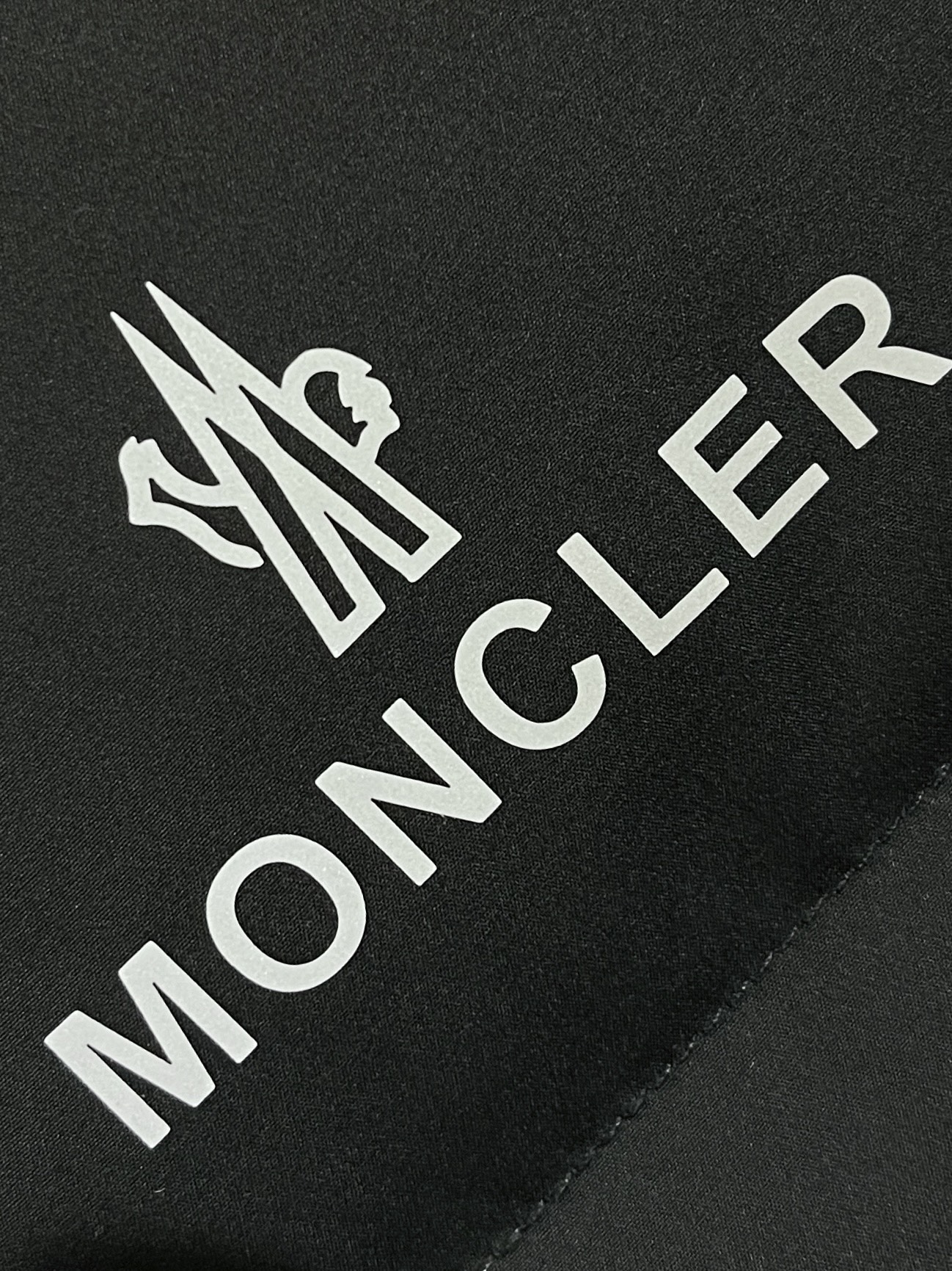 monclersolayan男士三色饰边短款羽绒特级鹅绒填充最细腻最轻便最工整的面料solayan男士短