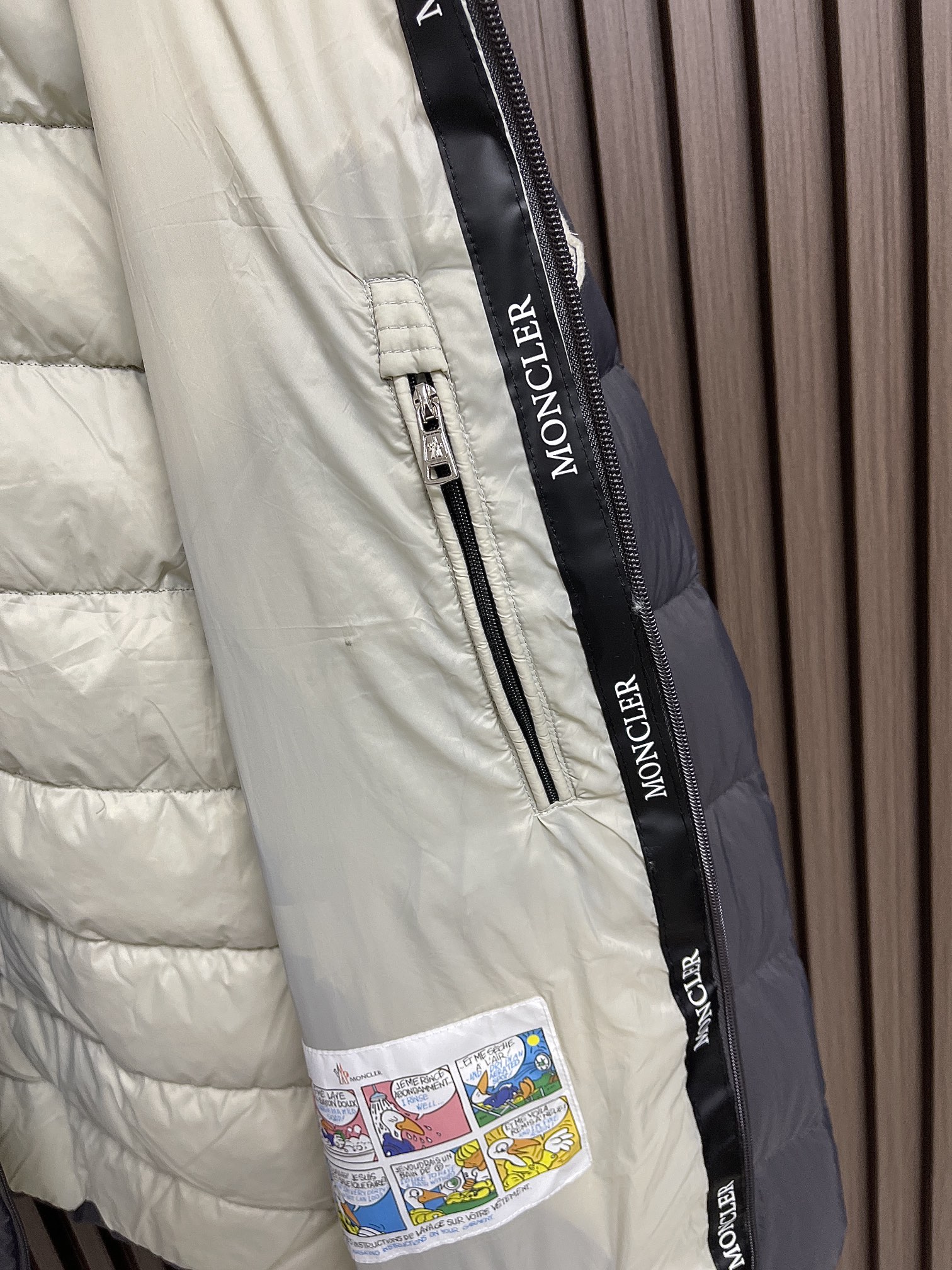 Moncler2024SS冬季新品休闲连帽羽绒服上身舒适！吸睛而有亮点采用进口原版面料顶级字母图案log