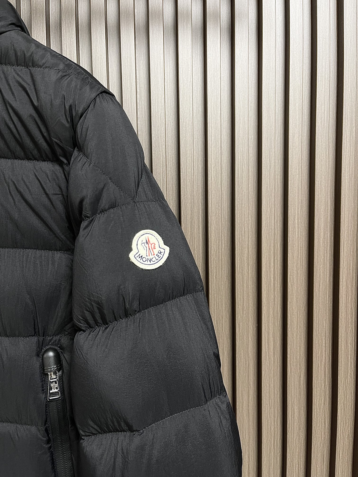 Moncler2024SS冬季新品休闲连帽羽绒服上身舒适！吸睛而有亮点采用进口原版面料顶级字母图案log