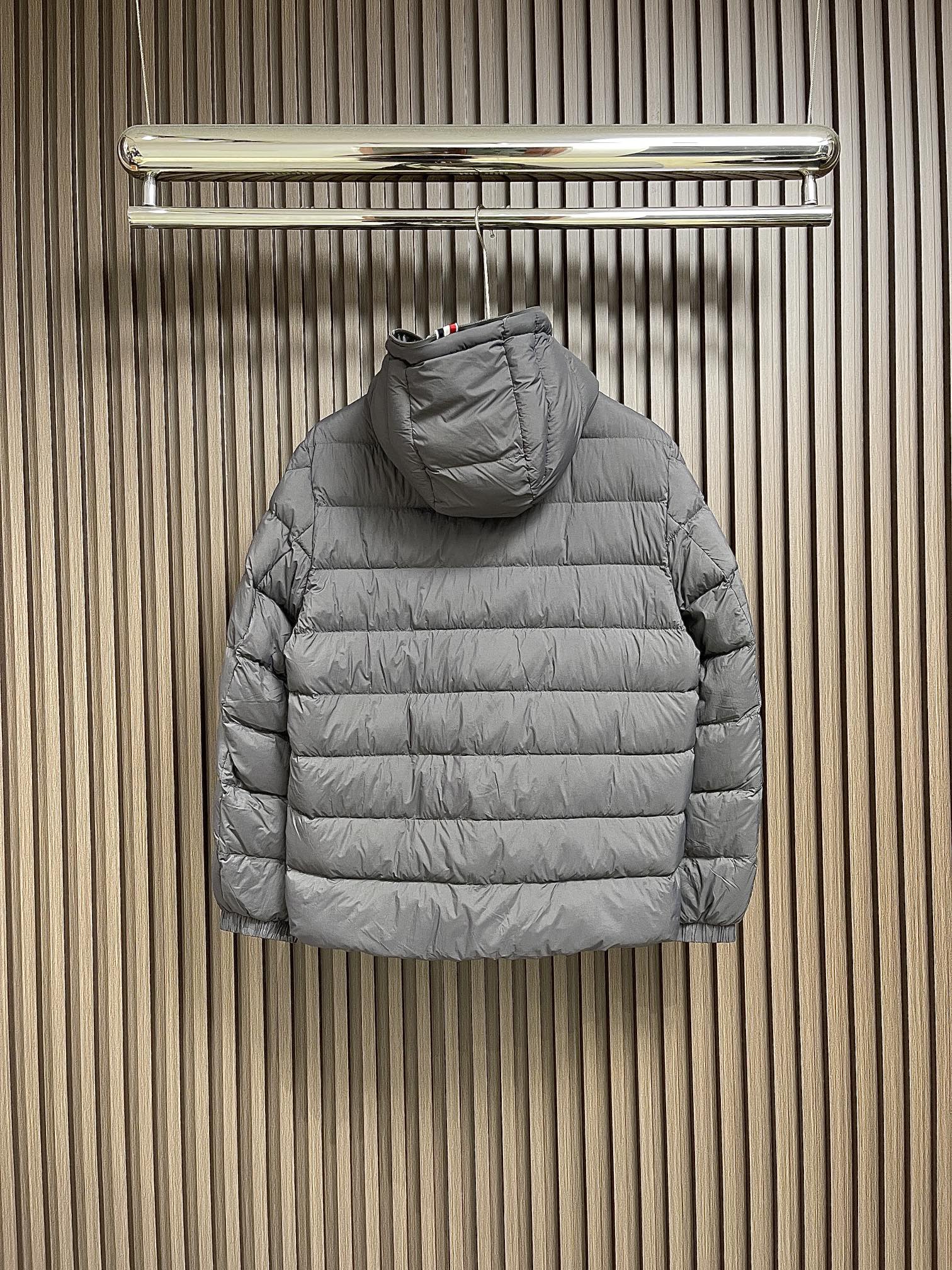 Moncler2024SS冬季新品休闲连帽羽绒服上身舒适！吸睛而有亮点采用进口原版面料顶级字母图案log