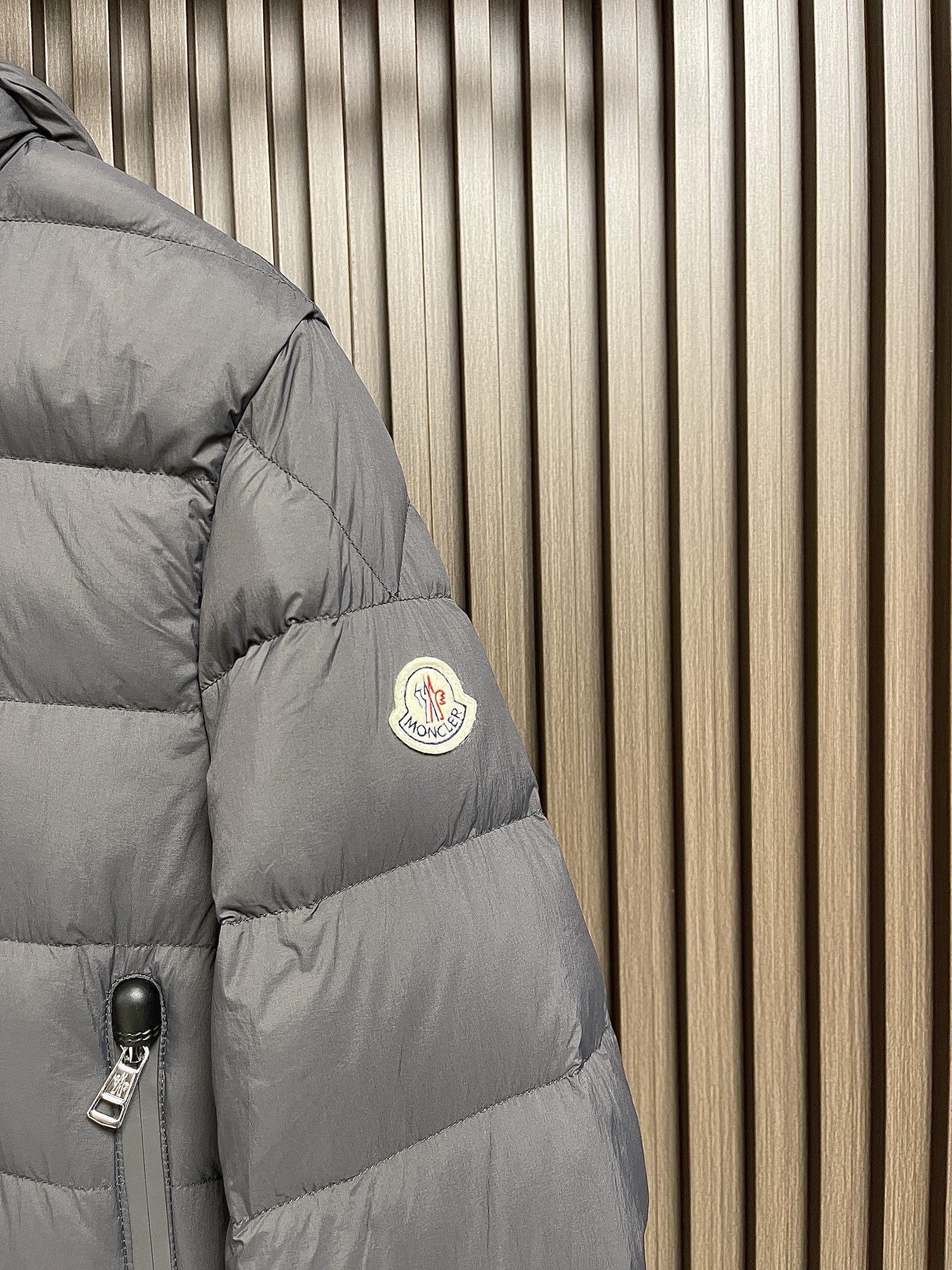 Moncler2024SS冬季新品休闲连帽羽绒服上身舒适！吸睛而有亮点采用进口原版面料顶级字母图案log