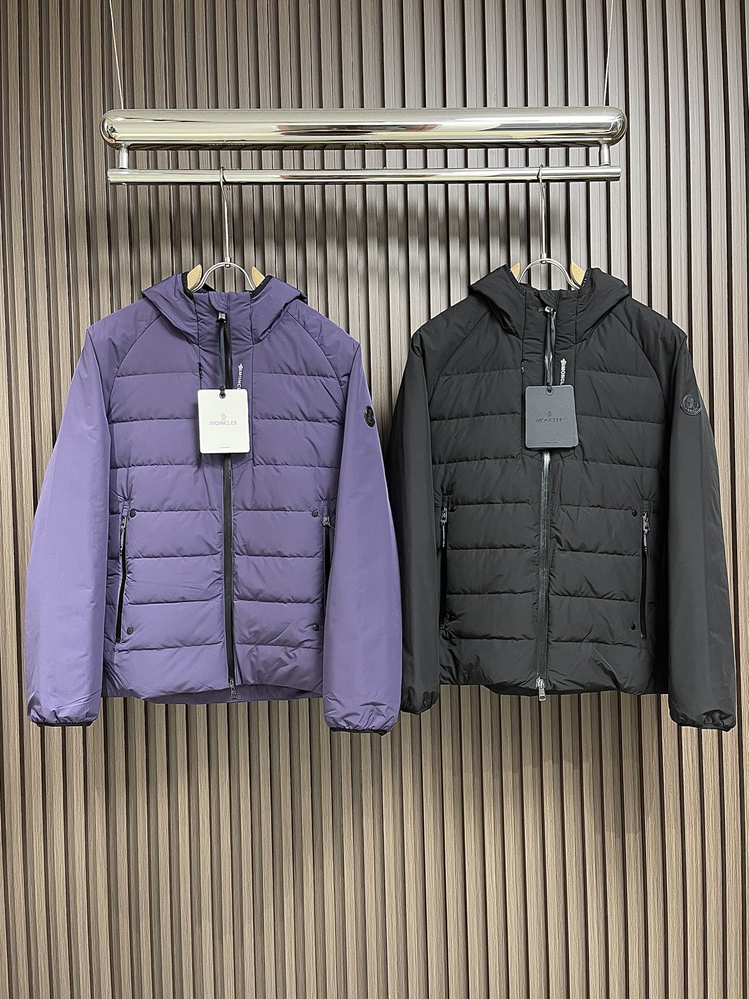 moncler2024ss秋冬新款羽绒服采用顶级90白鸭绒今年主流颜色上身百搭好看帽檐搭配今年新工艺设计