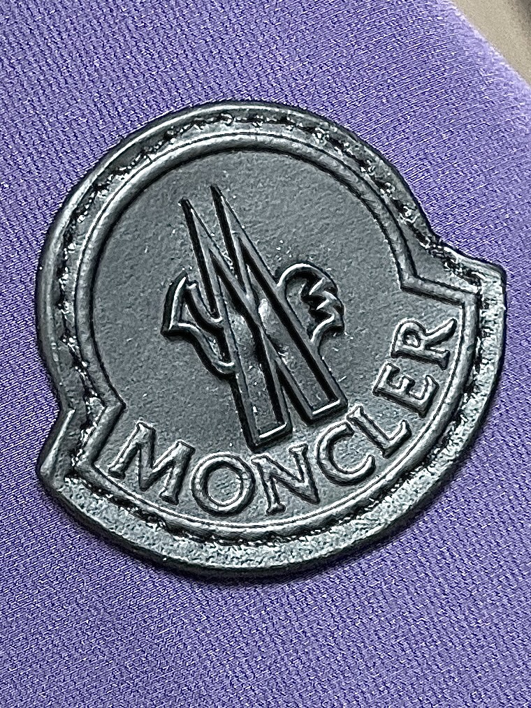 moncler2024ss秋冬新款羽绒服采用顶级90白鸭绒今年主流颜色上身百搭好看帽檐搭配今年新工艺设计