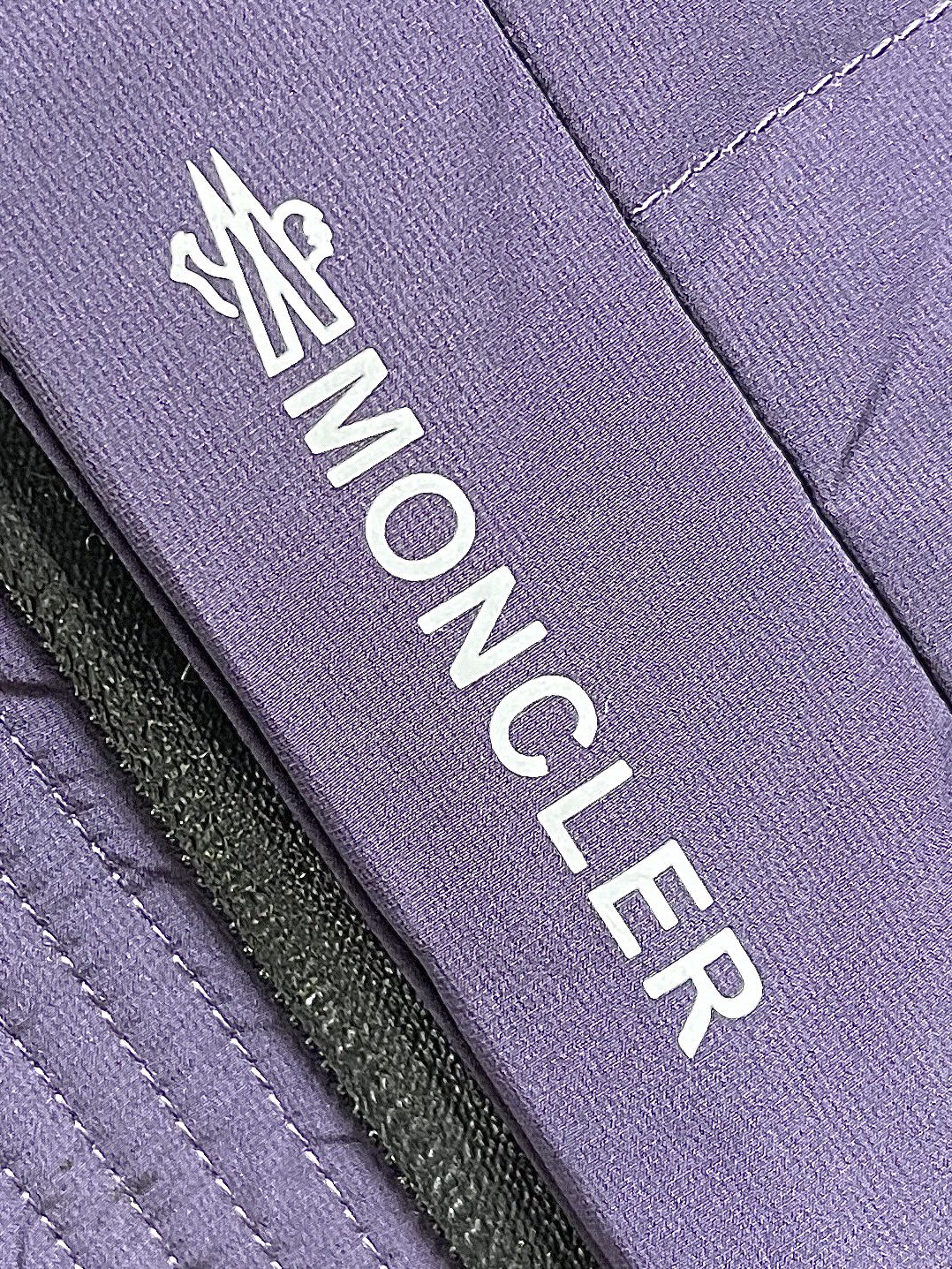 moncler2024ss秋冬新款羽绒服采用顶级90白鸭绒今年主流颜色上身百搭好看帽檐搭配今年新工艺设计