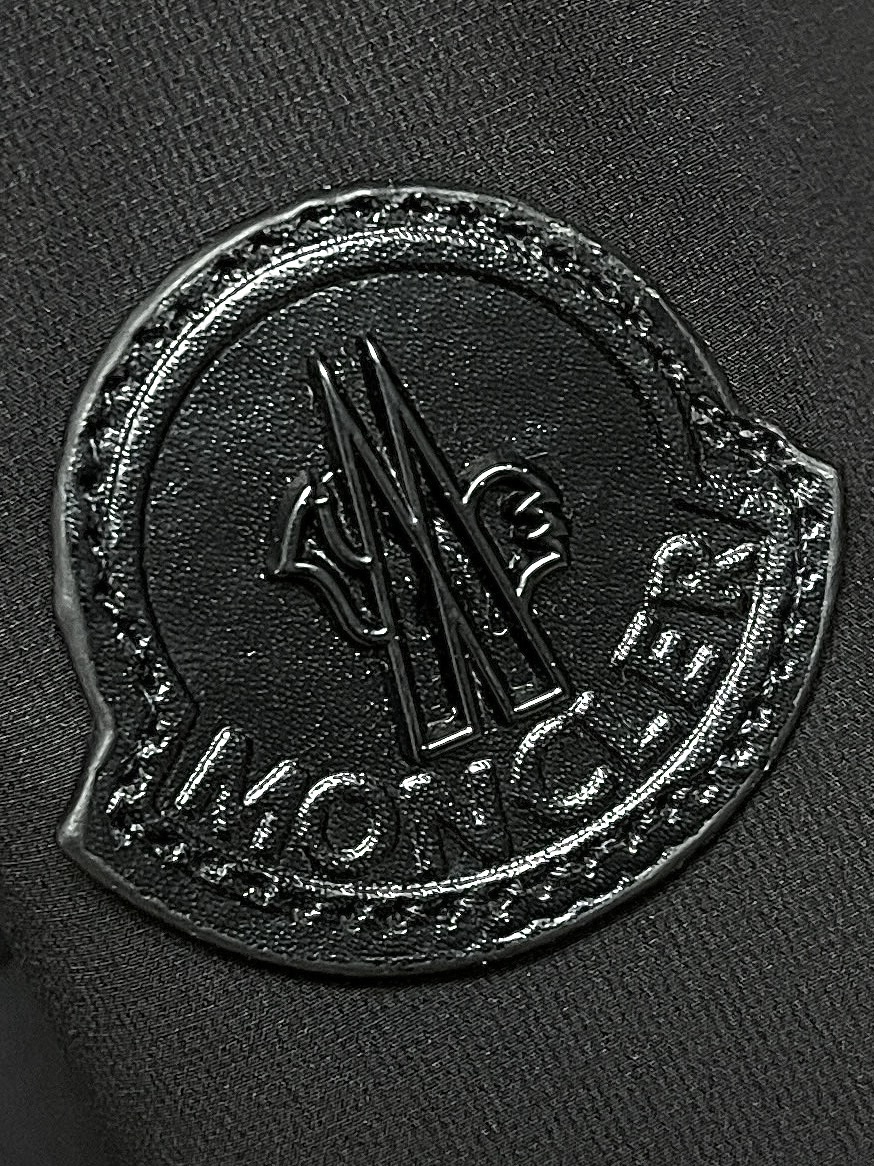 moncler2024ss秋冬新款羽绒服采用顶级90白鸭绒今年主流颜色上身百搭好看帽檐搭配今年新工艺设计