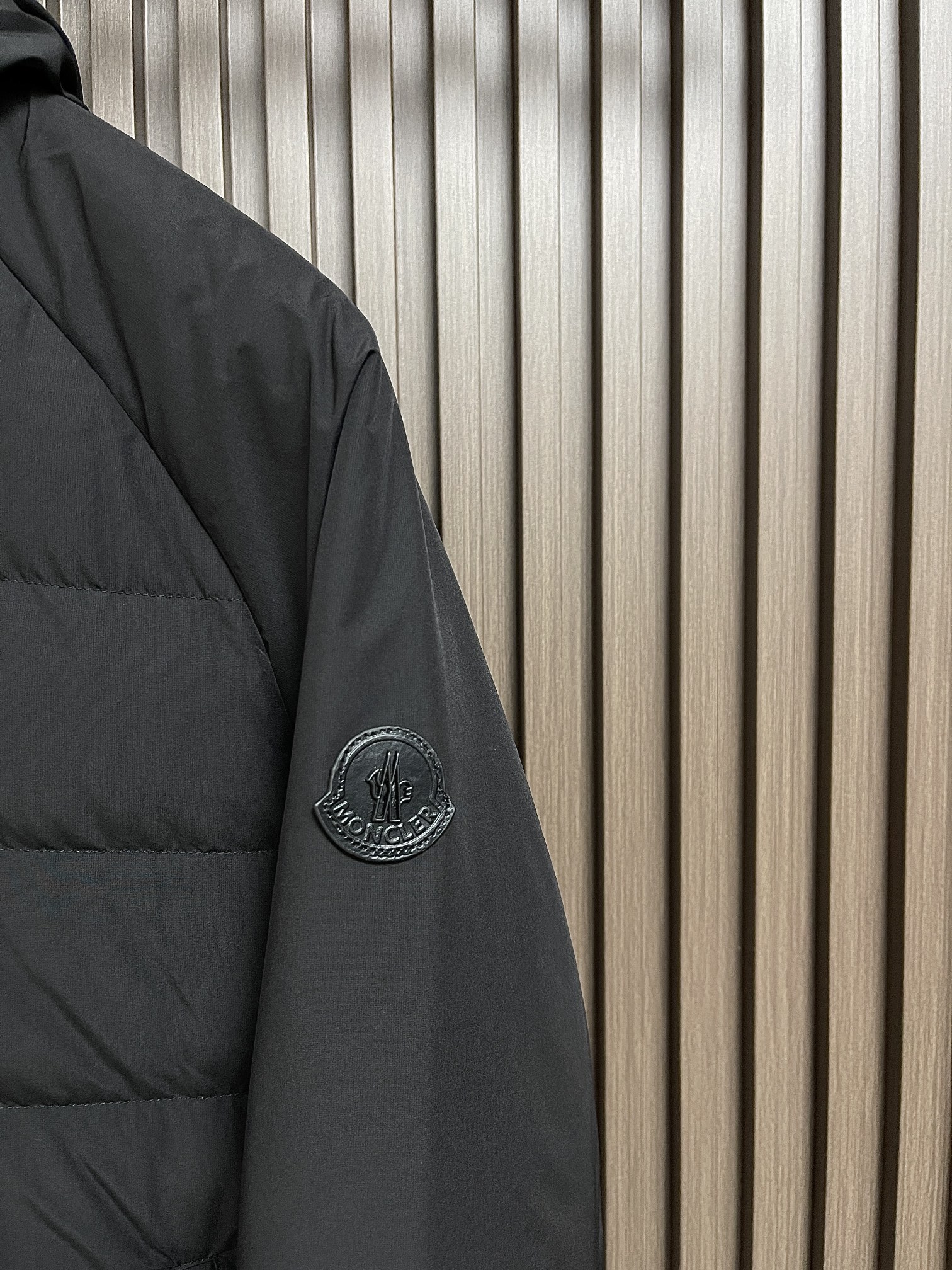 moncler2024ss秋冬新款羽绒服采用顶级90白鸭绒今年主流颜色上身百搭好看帽檐搭配今年新工艺设计