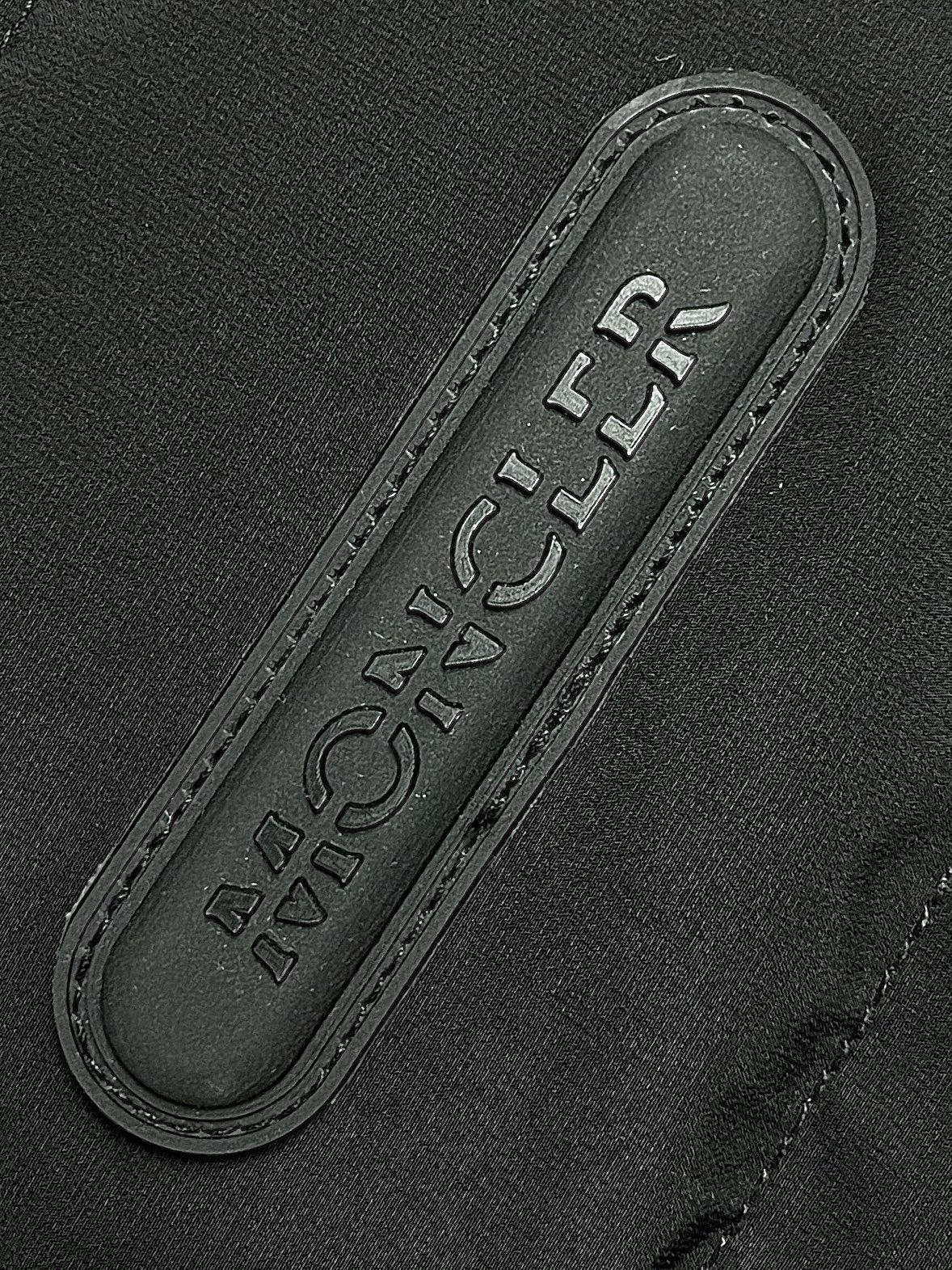 moncler2024ss秋冬新款羽绒服采用顶级90白鸭绒今年主流颜色上身百搭好看帽檐搭配今年新工艺设计