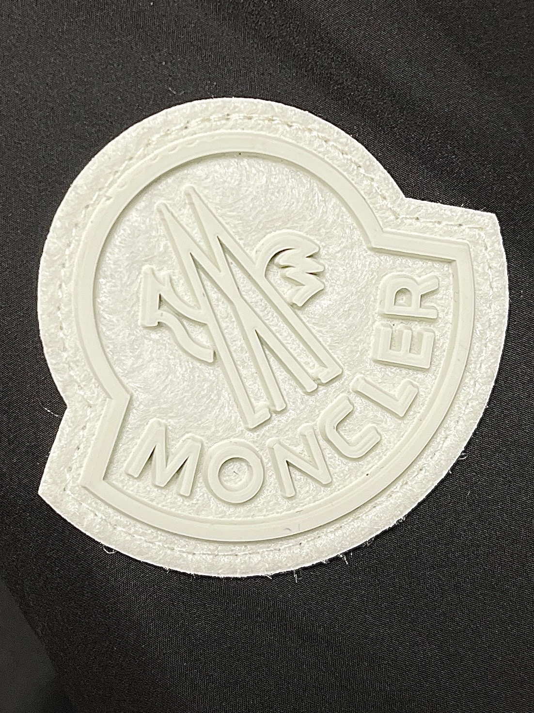 Moncler2024ss秋冬新款男士羽绒服羽绒外套定制面料透气舒适度高细节无可挑剔品牌元素设计理念体现