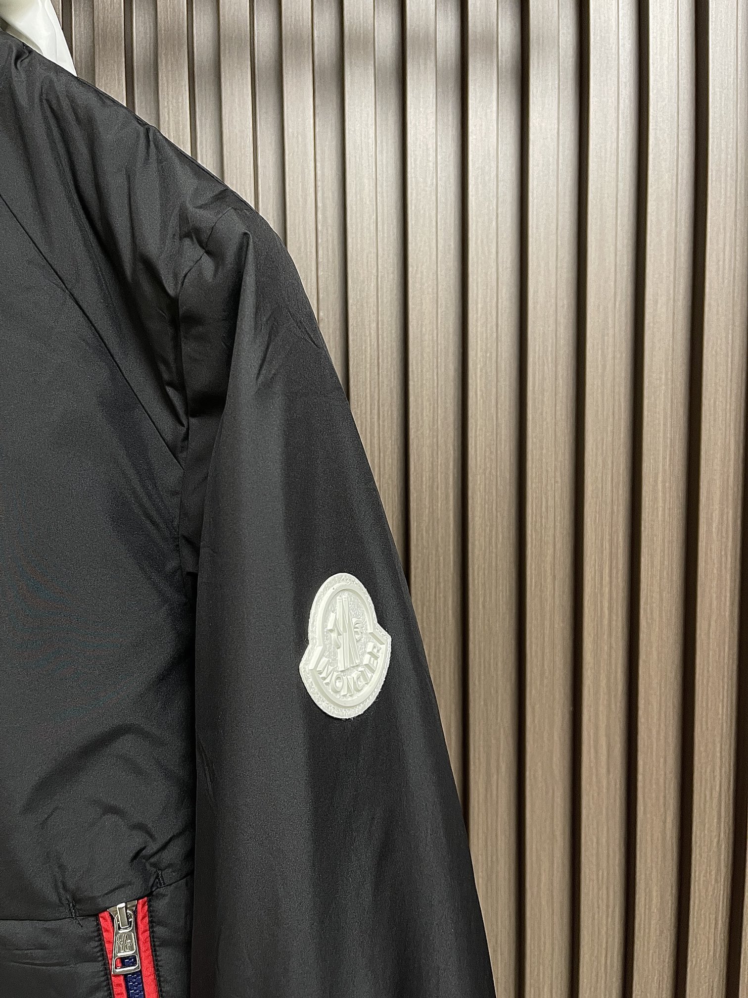 Moncler2024ss秋冬新款男士羽绒服羽绒外套定制面料透气舒适度高细节无可挑剔品牌元素设计理念体现