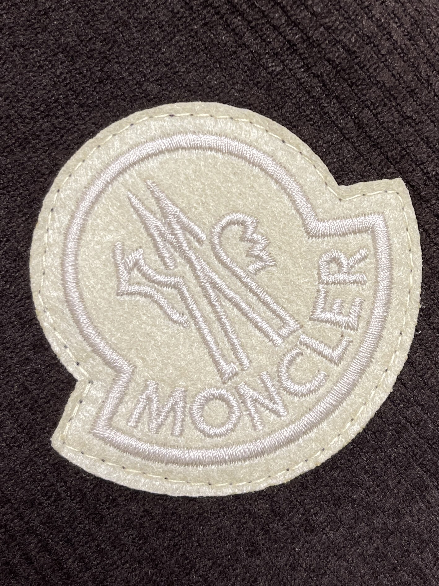 moncler2024ss秋冬新款休闲裤采用优质雪尼尔面料整体阔型设计版型超级好侧边织带设计超级好看前品