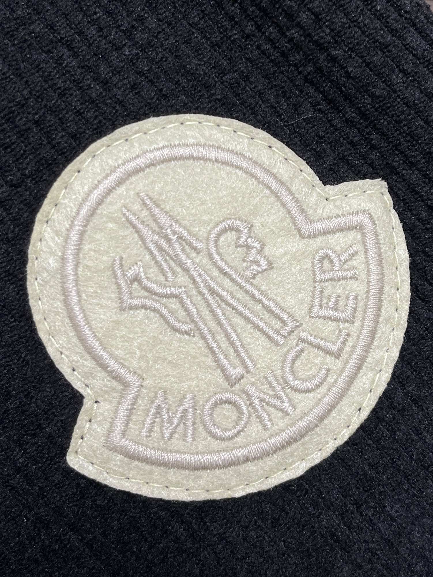 moncler2024ss秋冬新款休闲裤采用优质雪尼尔面料整体阔型设计版型超级好侧边织带设计超级好看前品