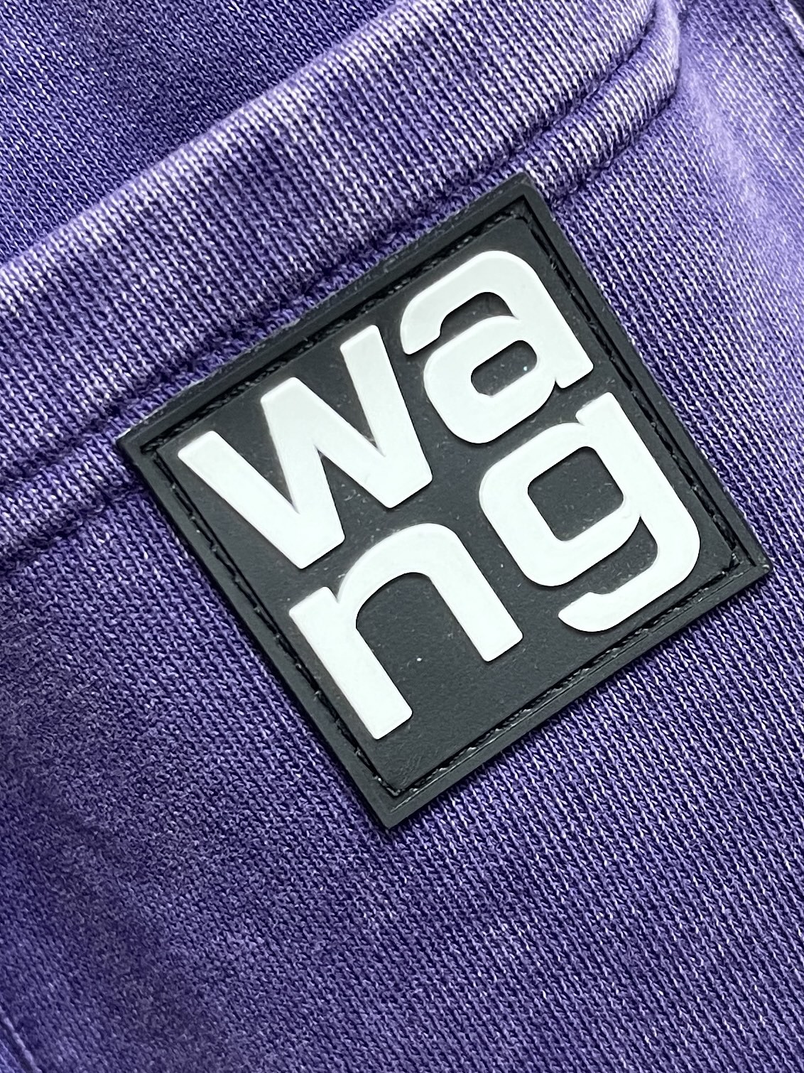 Alexanderwang亚历山大王2024SS秋冬季新款休闲运动卫裤裤脚侧向饰有大王植绒印花图案设计辨