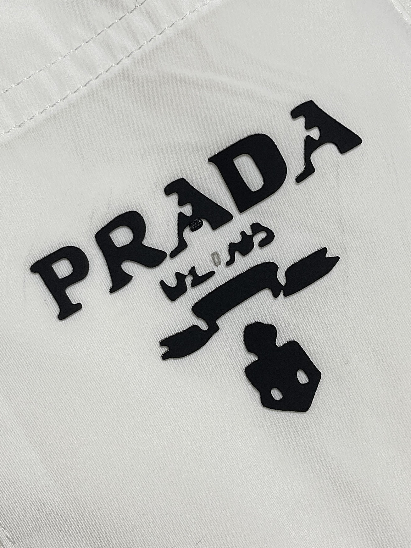 Prada2024FW口袋标识logo刺绣针织毛衣质感细腻柔软温暖轻盈保暖而透气亲肤舒适辑线工整贴合身形