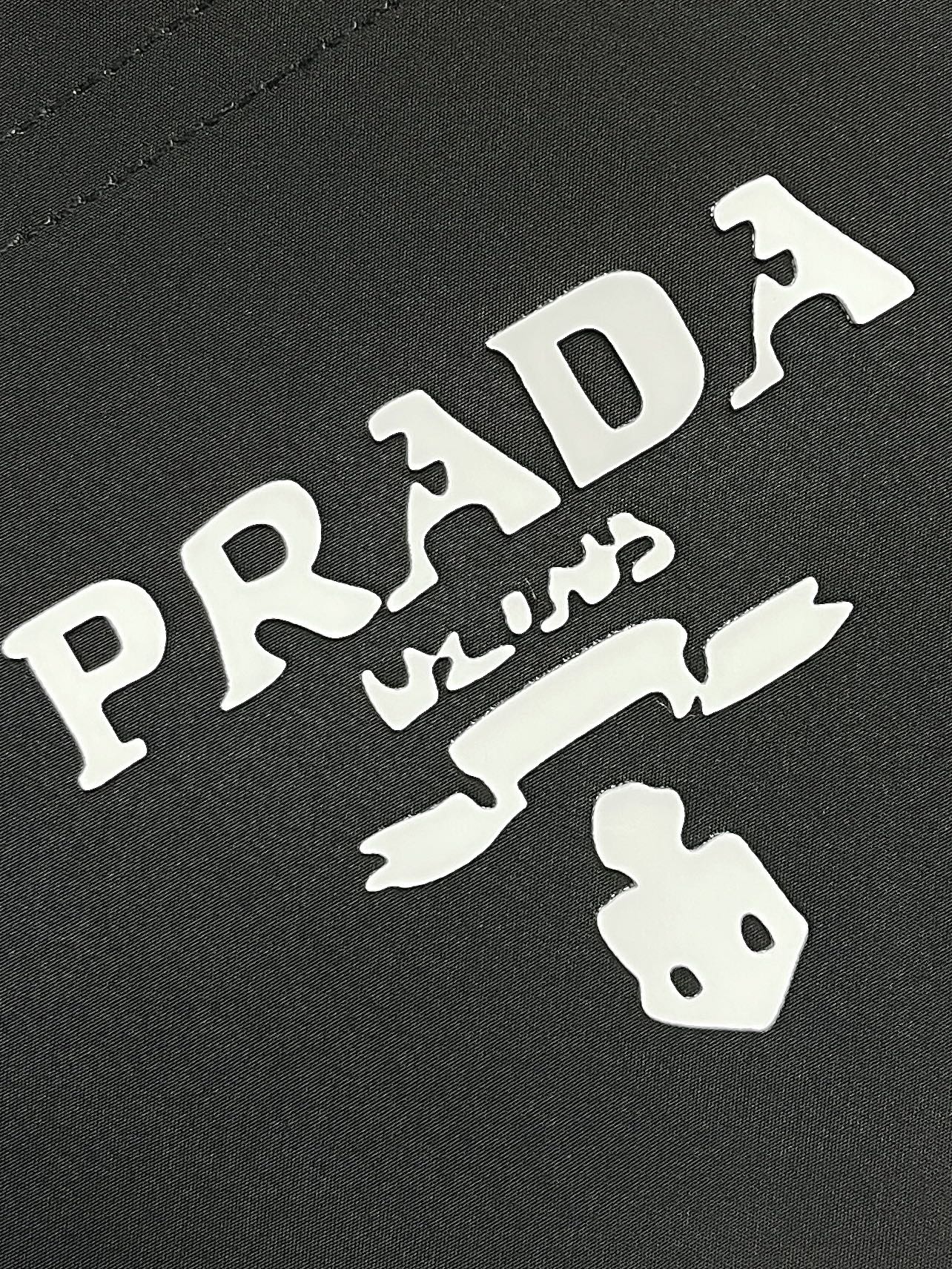 Prada2024FW口袋标识logo刺绣针织毛衣质感细腻柔软温暖轻盈保暖而透气亲肤舒适辑线工整贴合身形