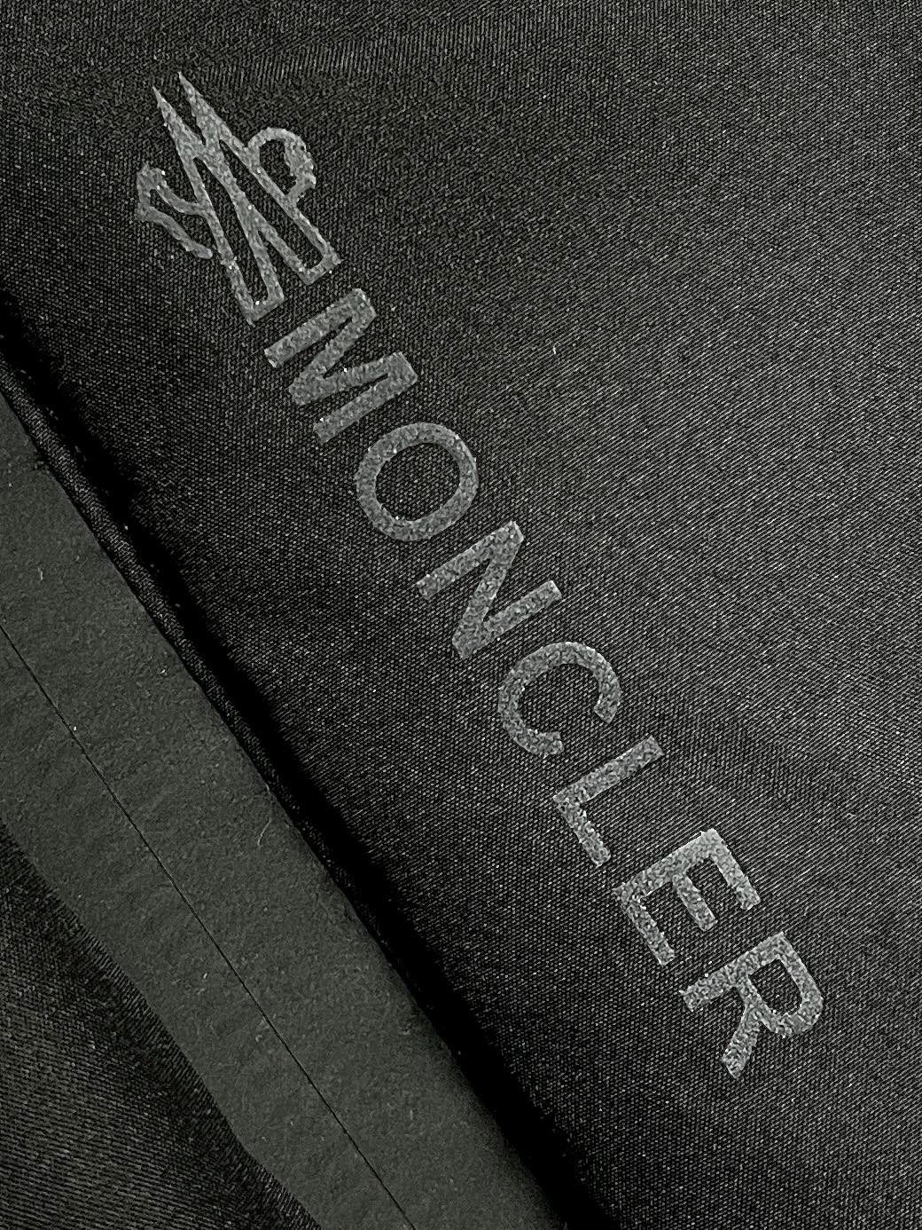 moncler2024ss秋冬新款连帽羽绒服秋冬必备的高端羽绒服极简风格男士气质与温度兼具的高端单品此款