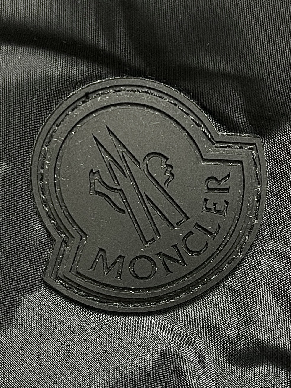 moncler2024SS秋冬新品valmasque男士可拆卸兜帽羽绒马甲valmasque羽绒马甲采用