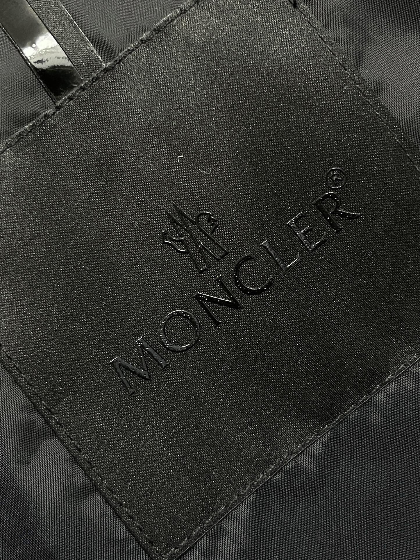 moncler2024SS秋冬新品valmasque男士可拆卸兜帽羽绒马甲valmasque羽绒马甲采用