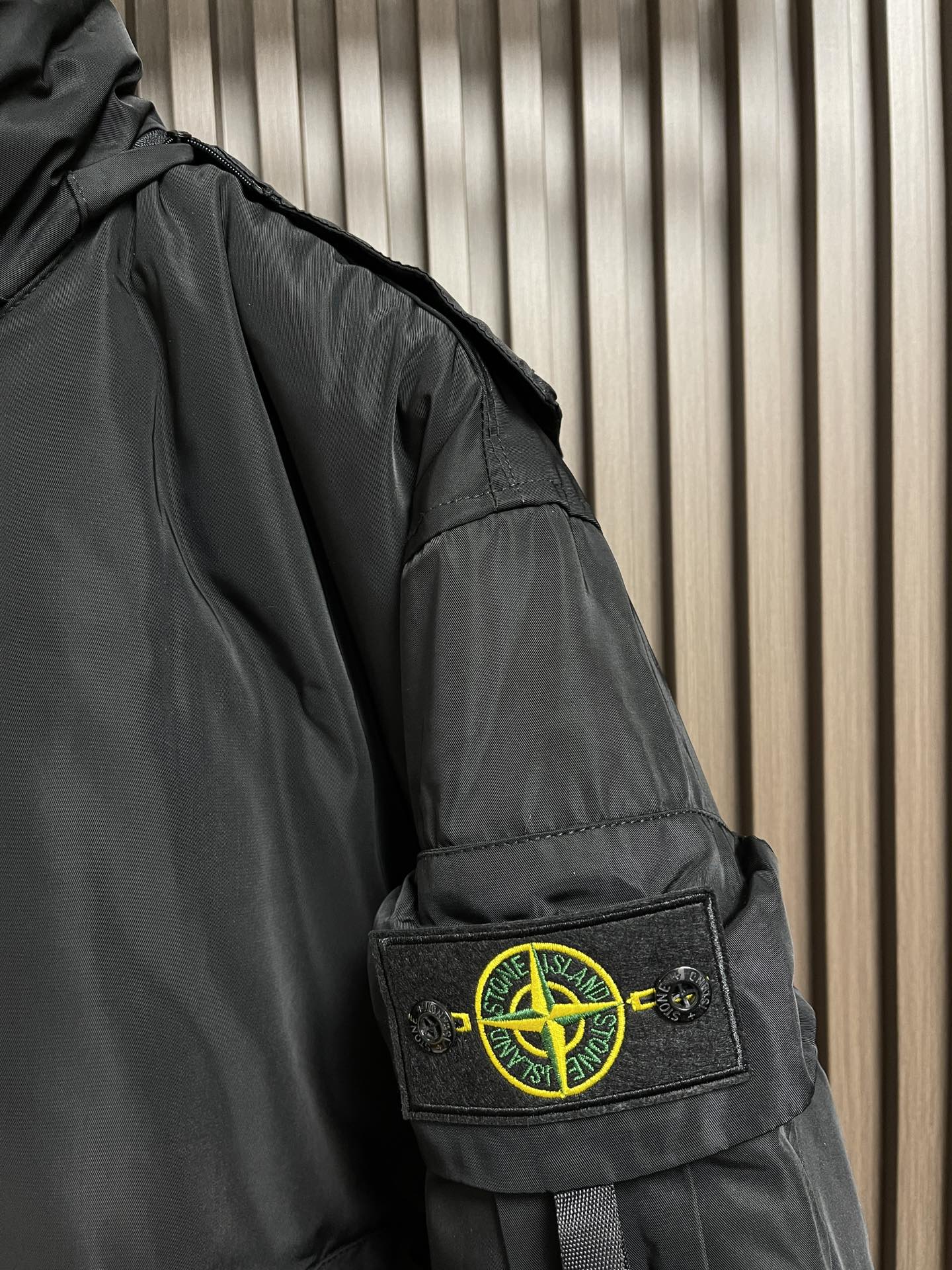 Stoneisland石头岛2024SS秋季连帽羽绒夹克外套软壳冲锋衣吊牌齐全高端原版定制简简单单的一个