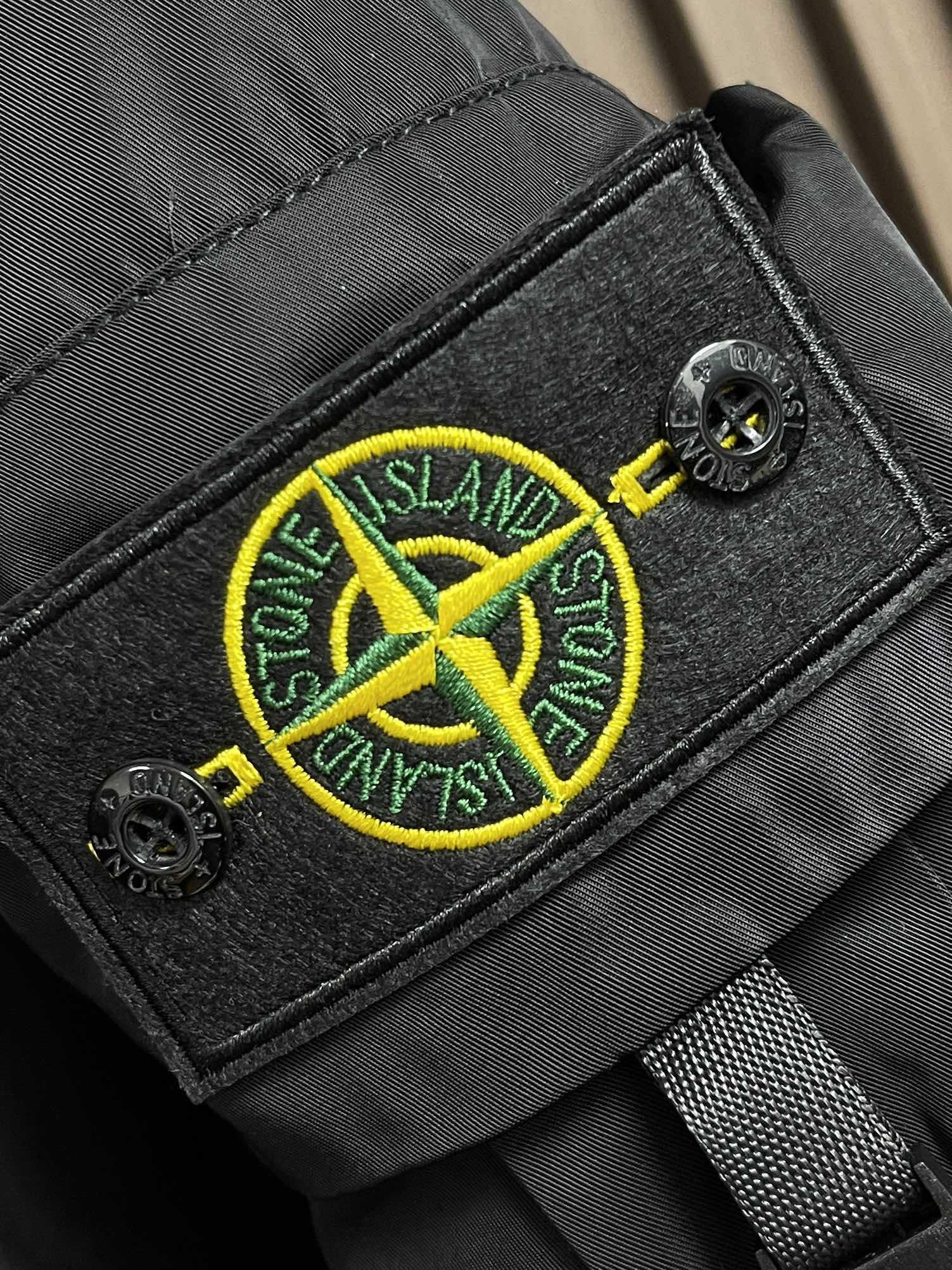 Stoneisland石头岛2024SS秋季连帽羽绒夹克外套软壳冲锋衣吊牌齐全高端原版定制简简单单的一个