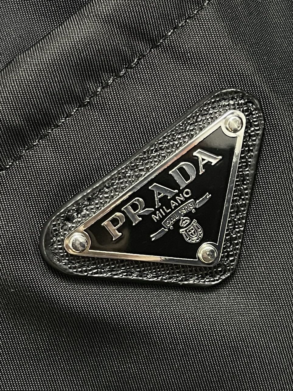 Prada2024ss冬季新款棉服夹克外套品相非常完美舒适保暖色泽饱满诱人非常出彩的设计轻松将时髦感进阶