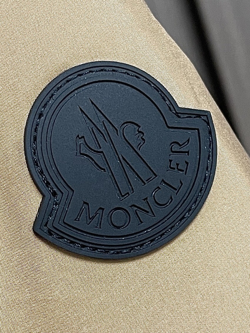 moncler2024ss冬季新品简约干练沉稳羽绒夹克款外套简洁流畅线条感绝对是吸引回头率的利器连帽立领