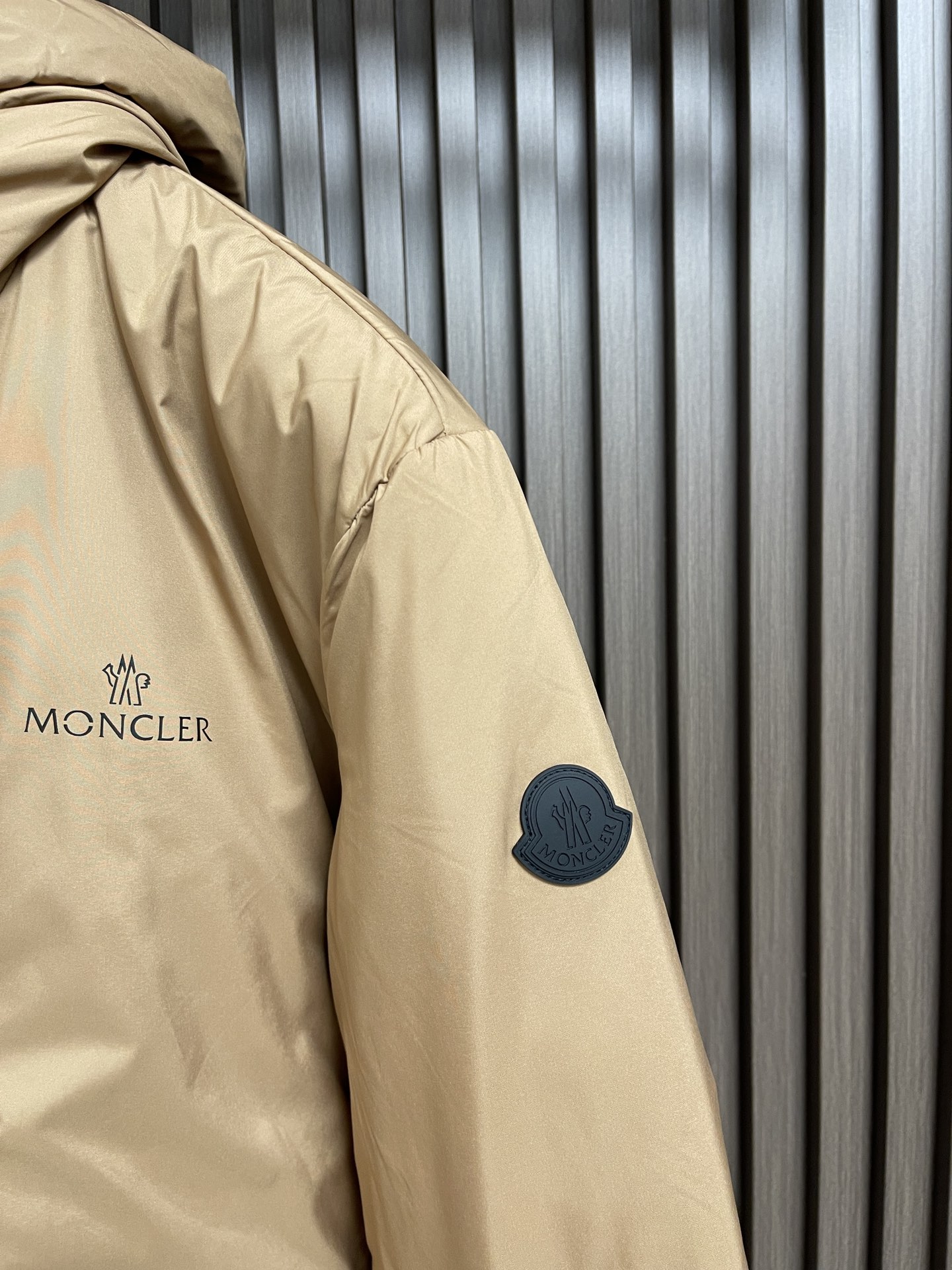 moncler2024ss冬季新品简约干练沉稳羽绒夹克款外套简洁流畅线条感绝对是吸引回头率的利器连帽立领